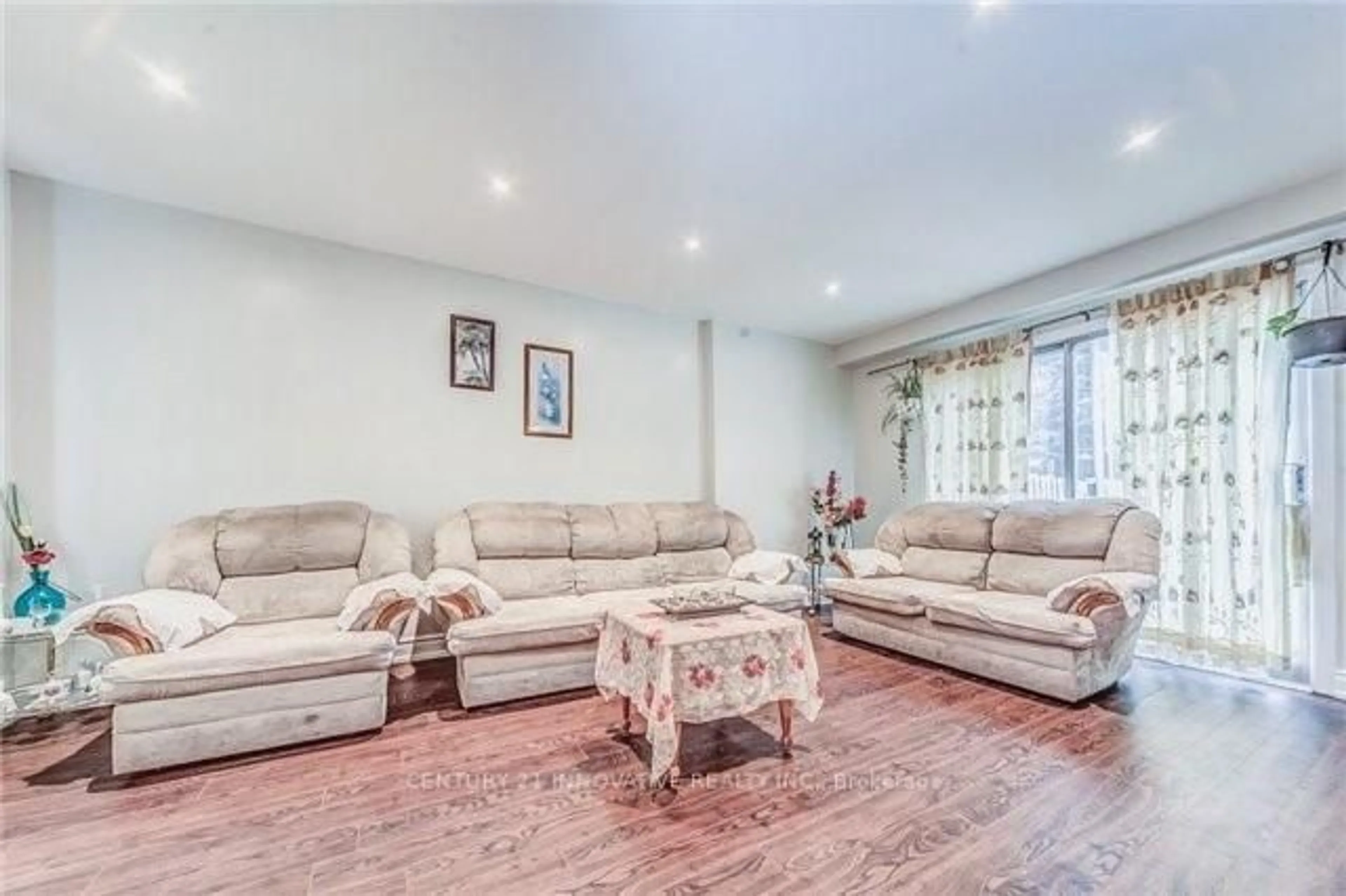 Living room with furniture, unknown for 38 Jackman Dr, Brampton Ontario L6S 2L8