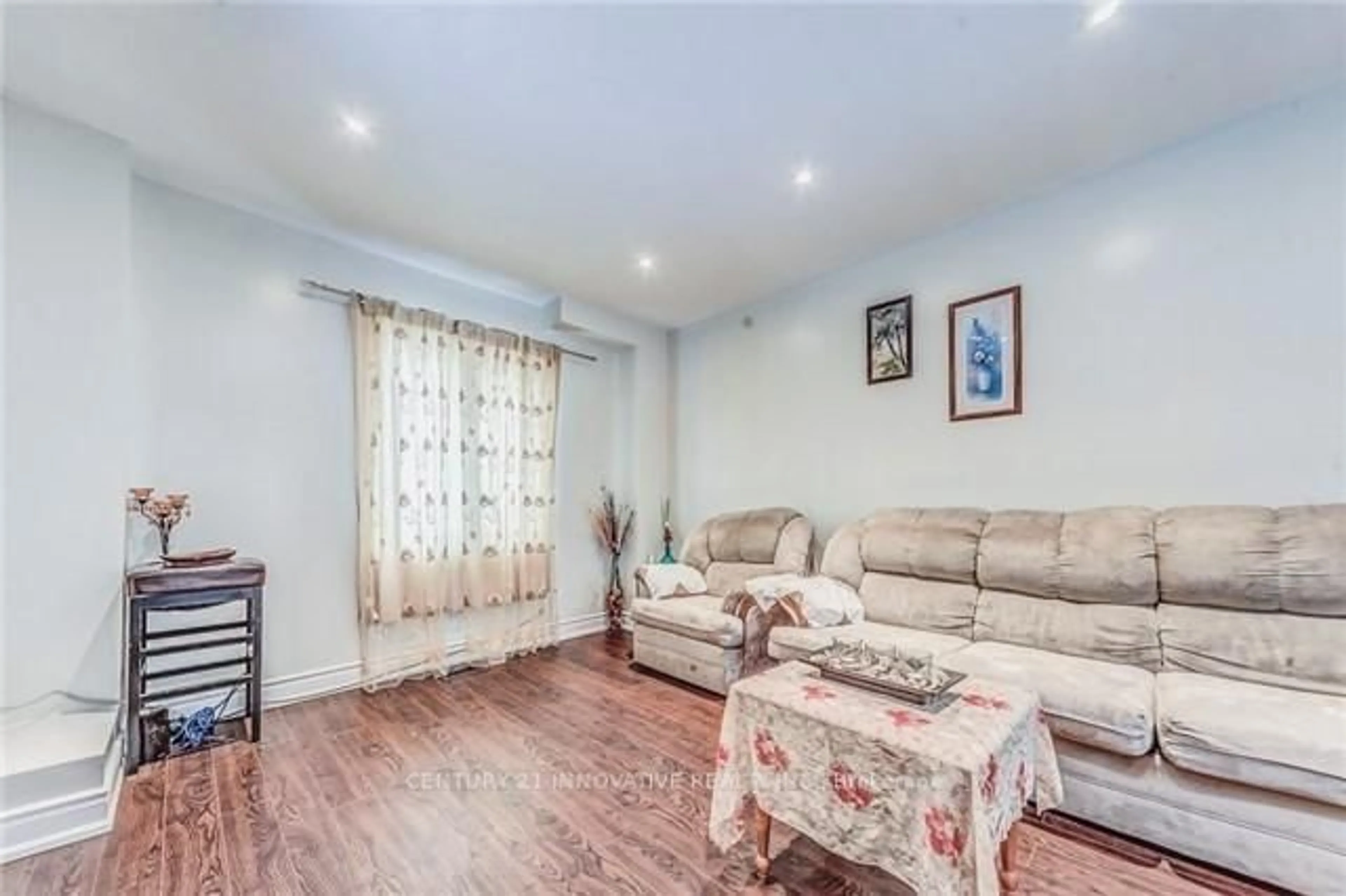 Living room with furniture, unknown for 38 Jackman Dr, Brampton Ontario L6S 2L8