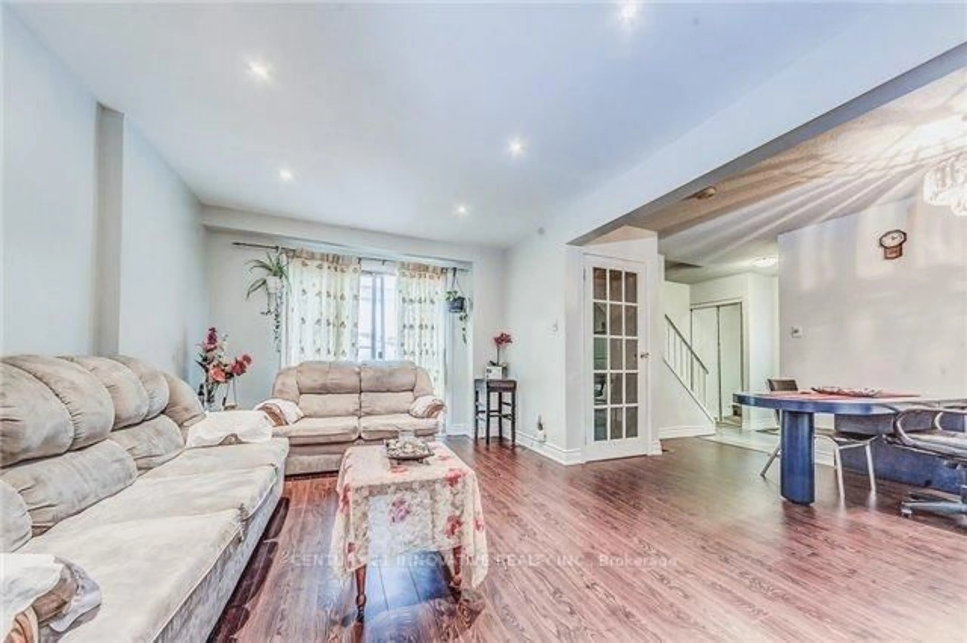 Living room with furniture, unknown for 38 Jackman Dr, Brampton Ontario L6S 2L8
