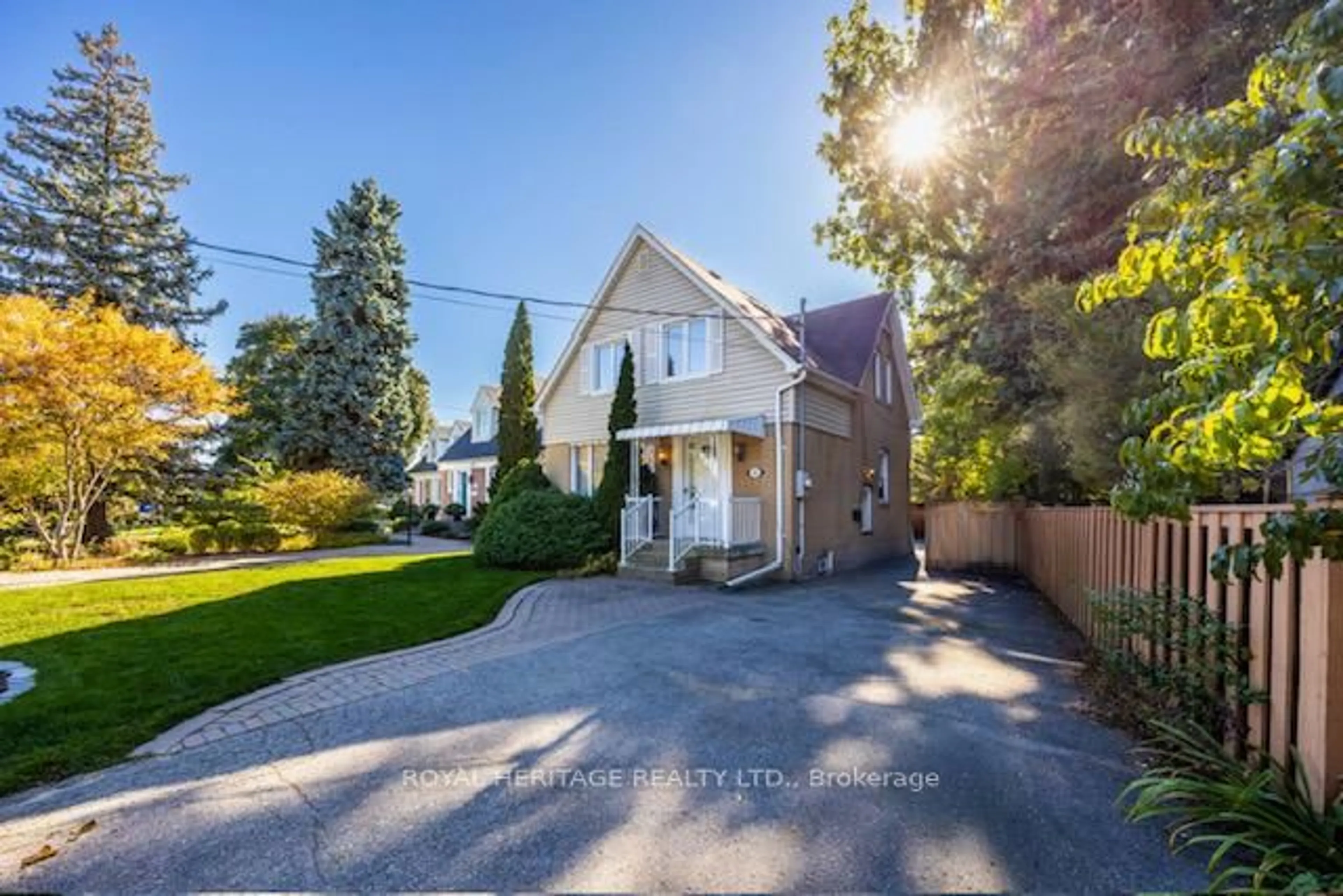 A pic from outside/outdoor area/front of a property/back of a property/a pic from drone, street for 41 Bethnal Ave, Toronto Ontario M8Y 1Y8