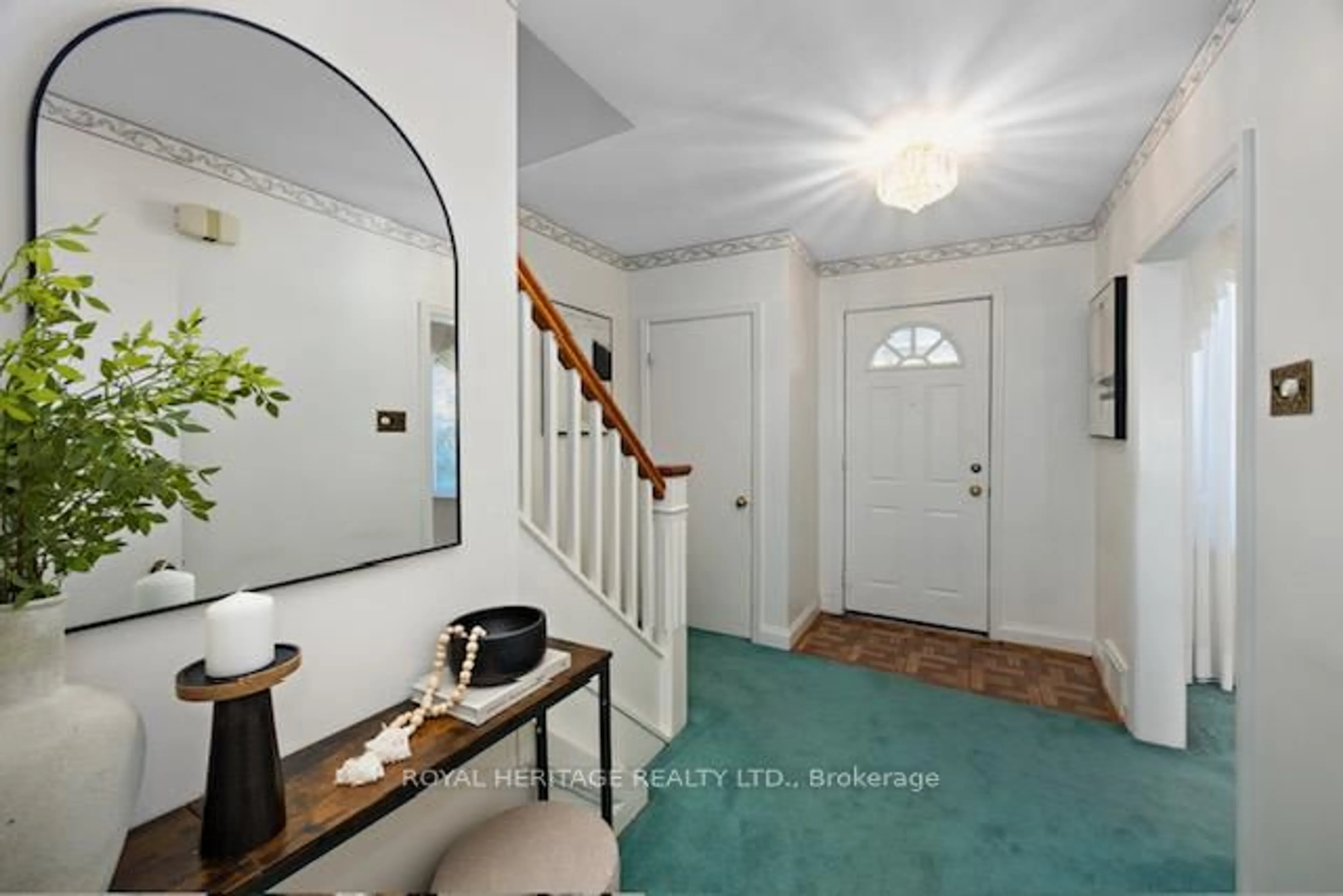 Indoor entryway for 41 Bethnal Ave, Toronto Ontario M8Y 1Y8