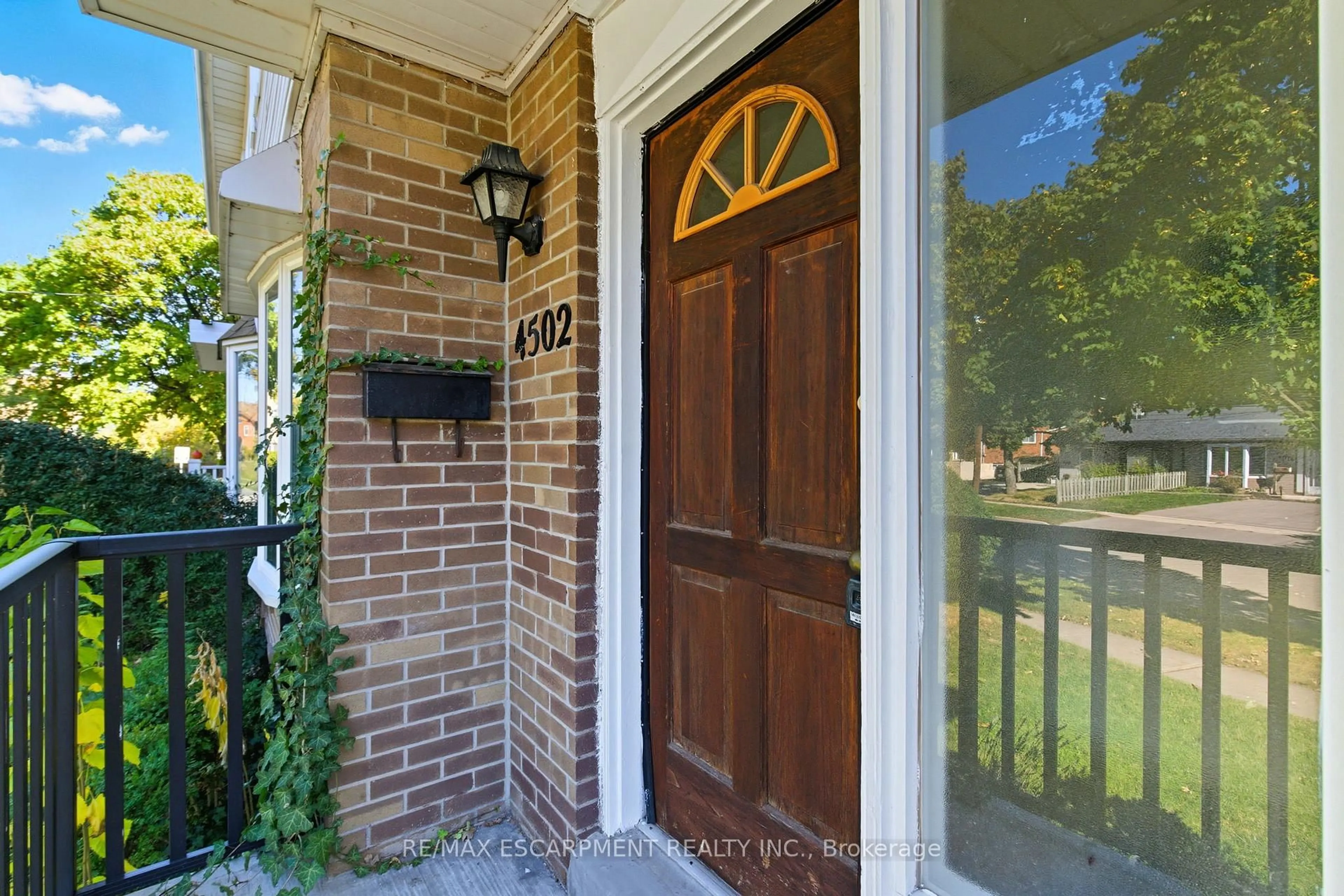 Unknown for 4502 Bennett Rd, Burlington Ontario L7L 1Z1