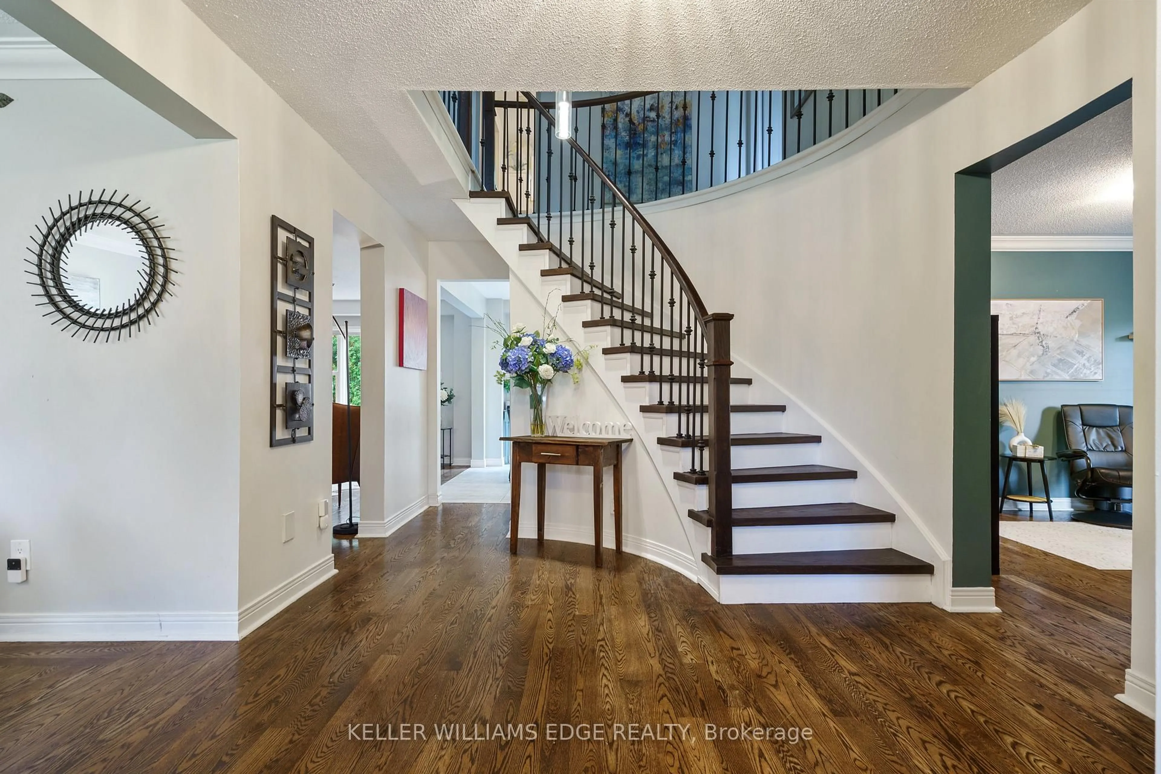 Indoor entryway for 3214 Tania Cres, Burlington Ontario L7M 3N4