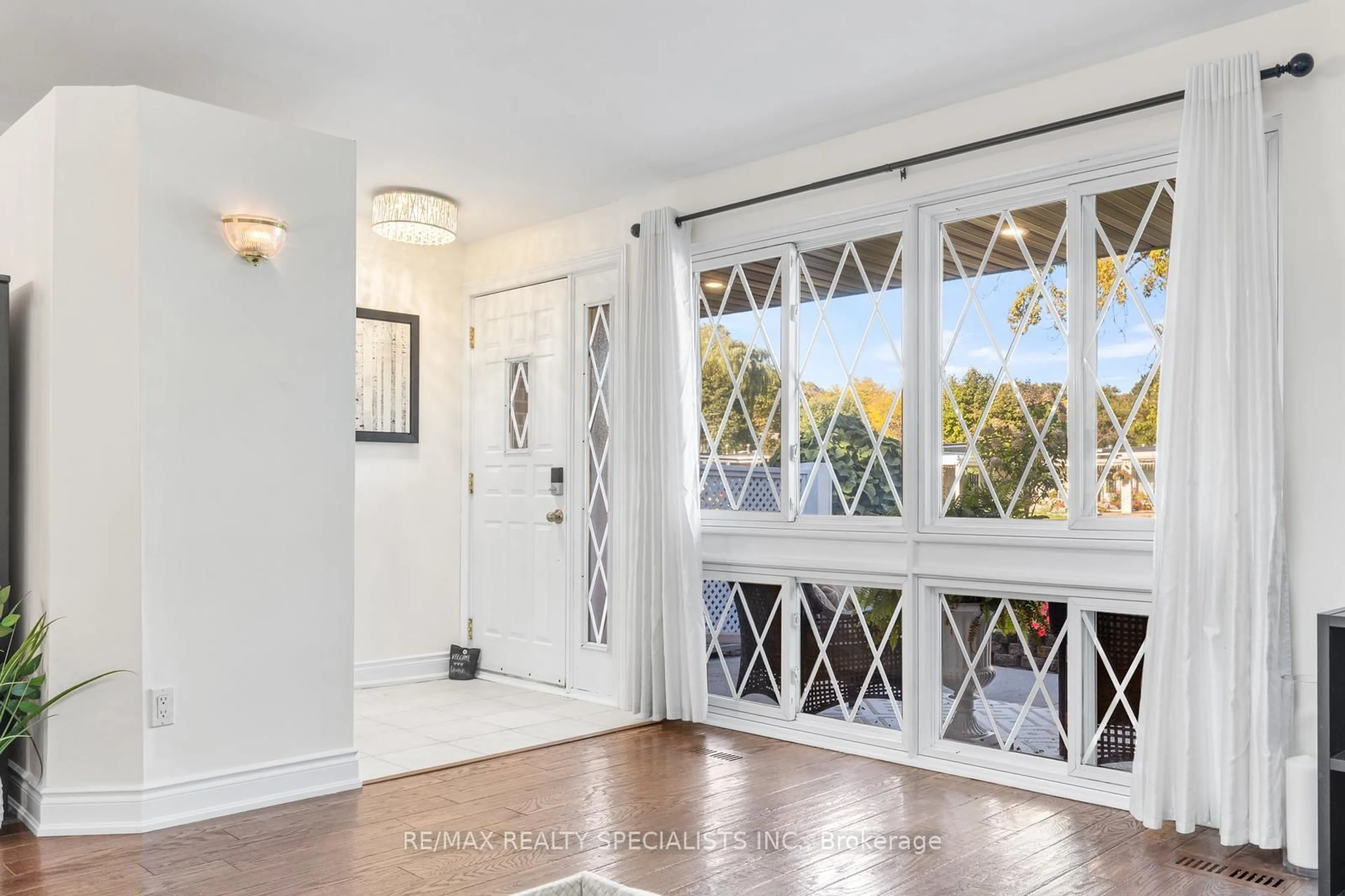 Indoor entryway for 2610 Constable Rd, Mississauga Ontario L5J 1W2