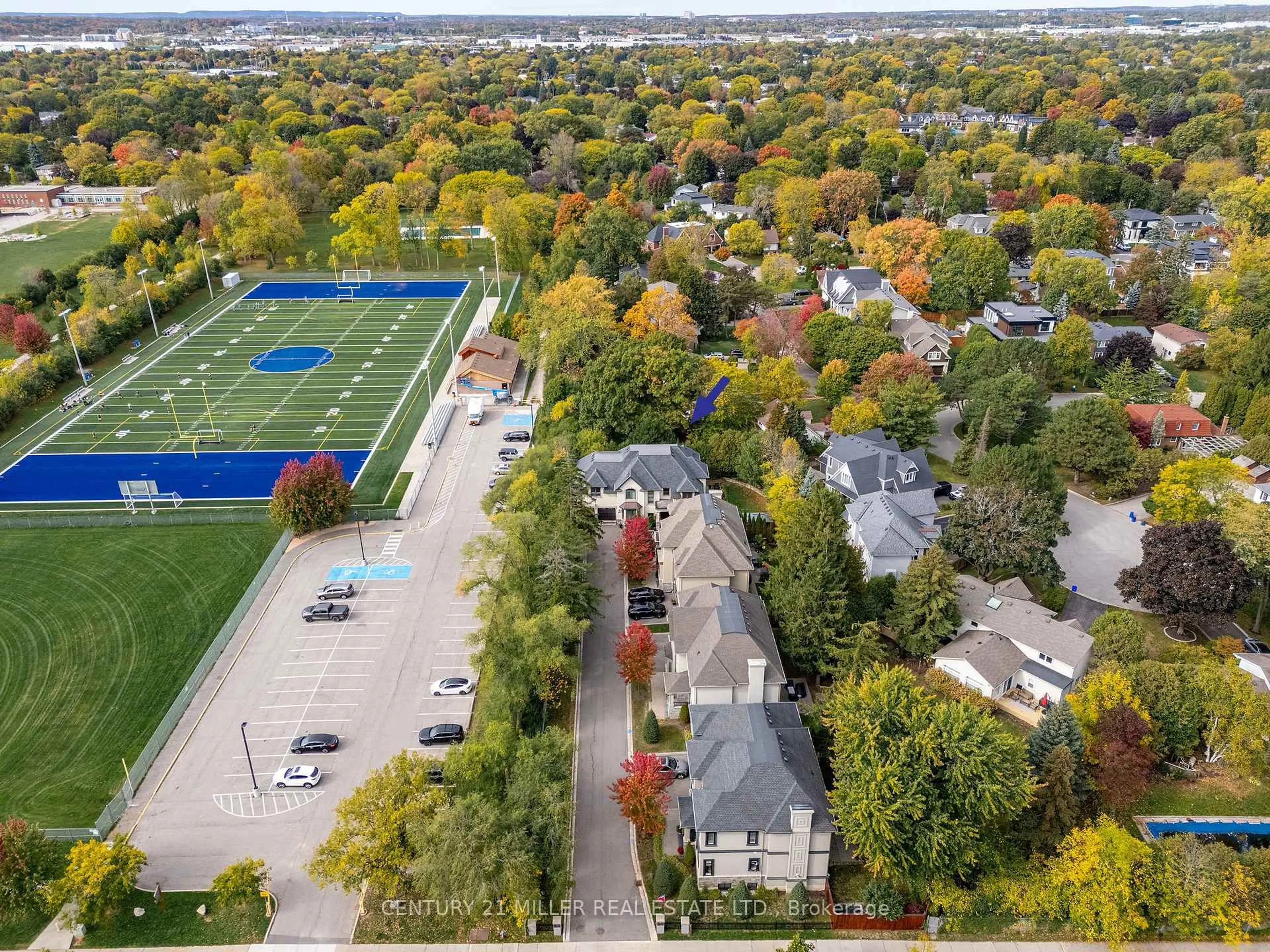 A pic from outside/outdoor area/front of a property/back of a property/a pic from drone, street for 108 Livno Common, Oakville Ontario L6L 3P2