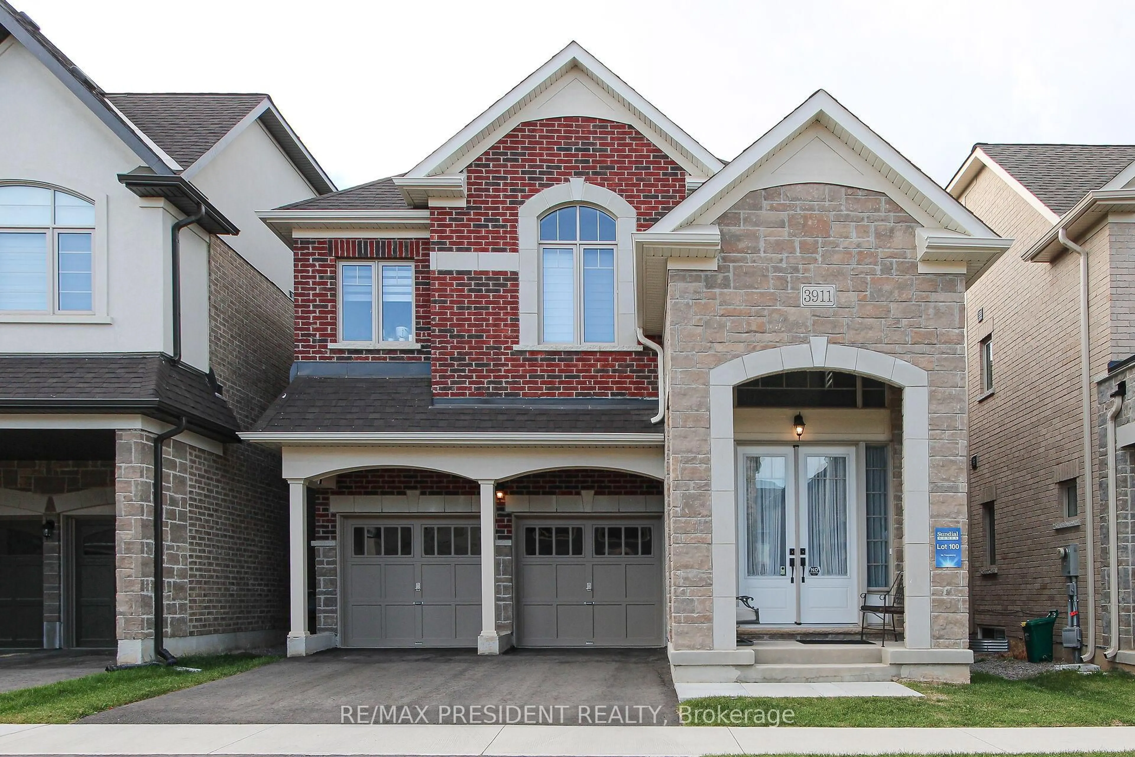 Home with brick exterior material, street for 3911 Koenig Rd, Burlington Ontario L7M 0Z5