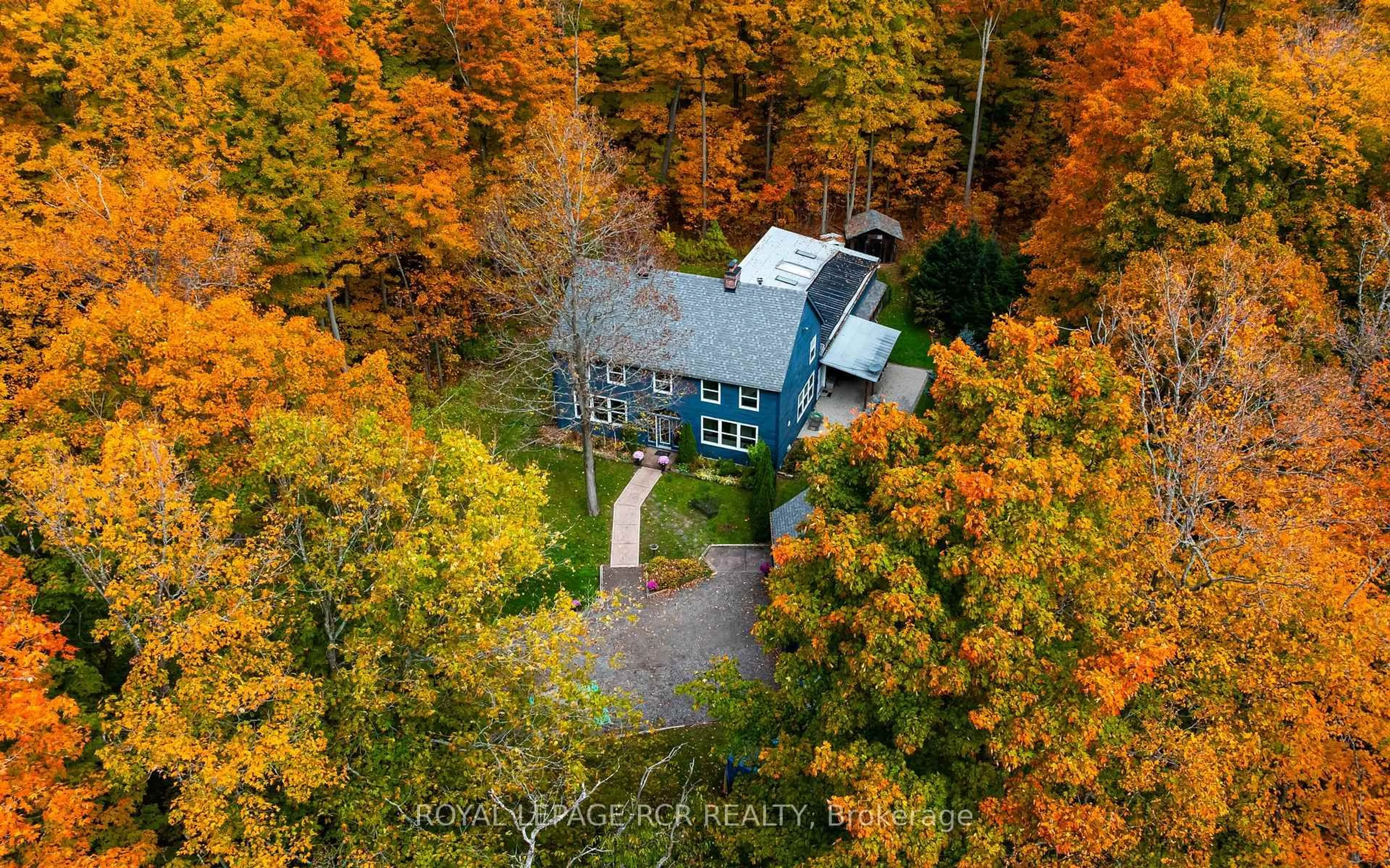 A pic from outside/outdoor area/front of a property/back of a property/a pic from drone, street for 19211 Mountainview Rd, Caledon Ontario L7K 2G6