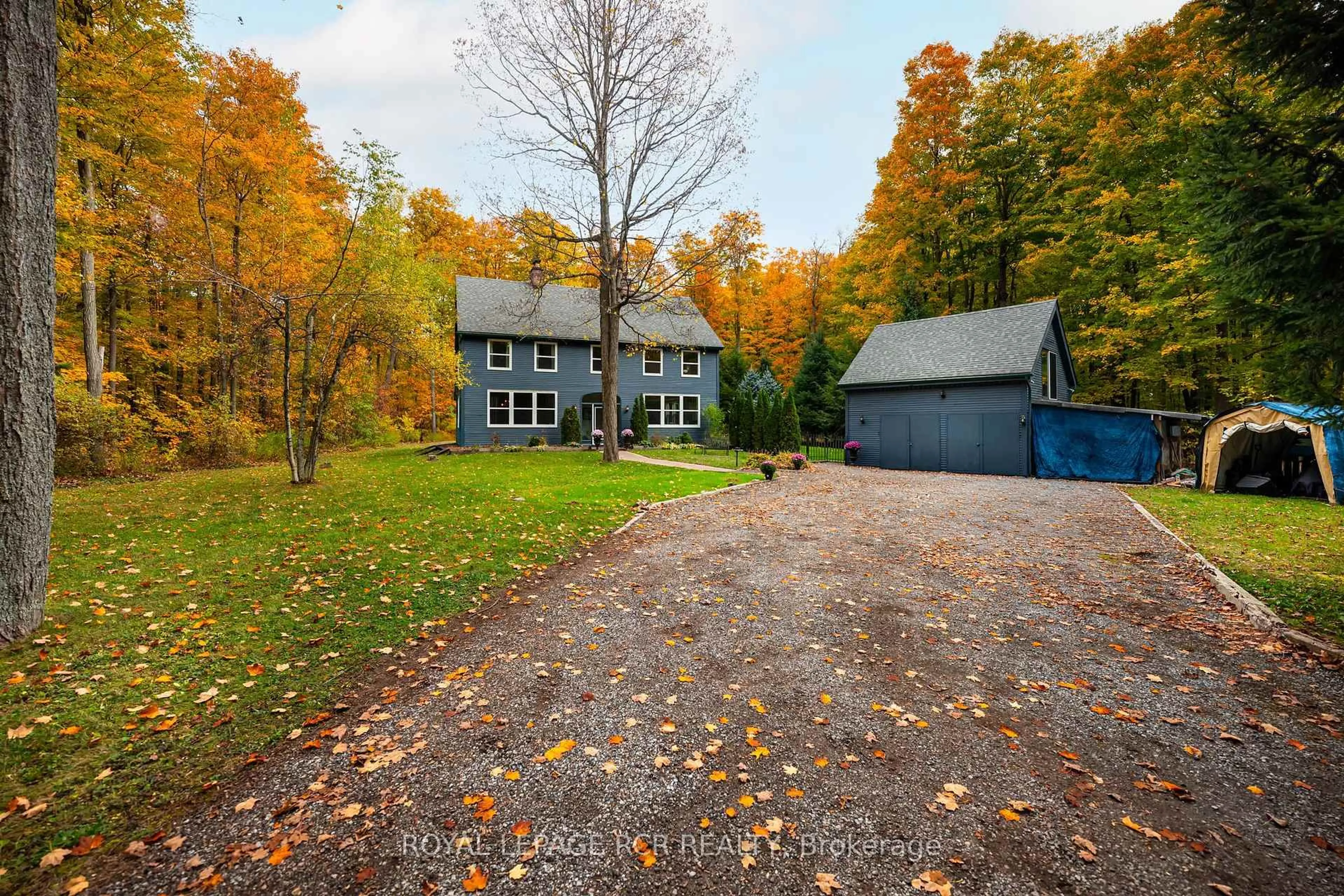 A pic from outside/outdoor area/front of a property/back of a property/a pic from drone, street for 19211 Mountainview Rd, Caledon Ontario L7K 2G6