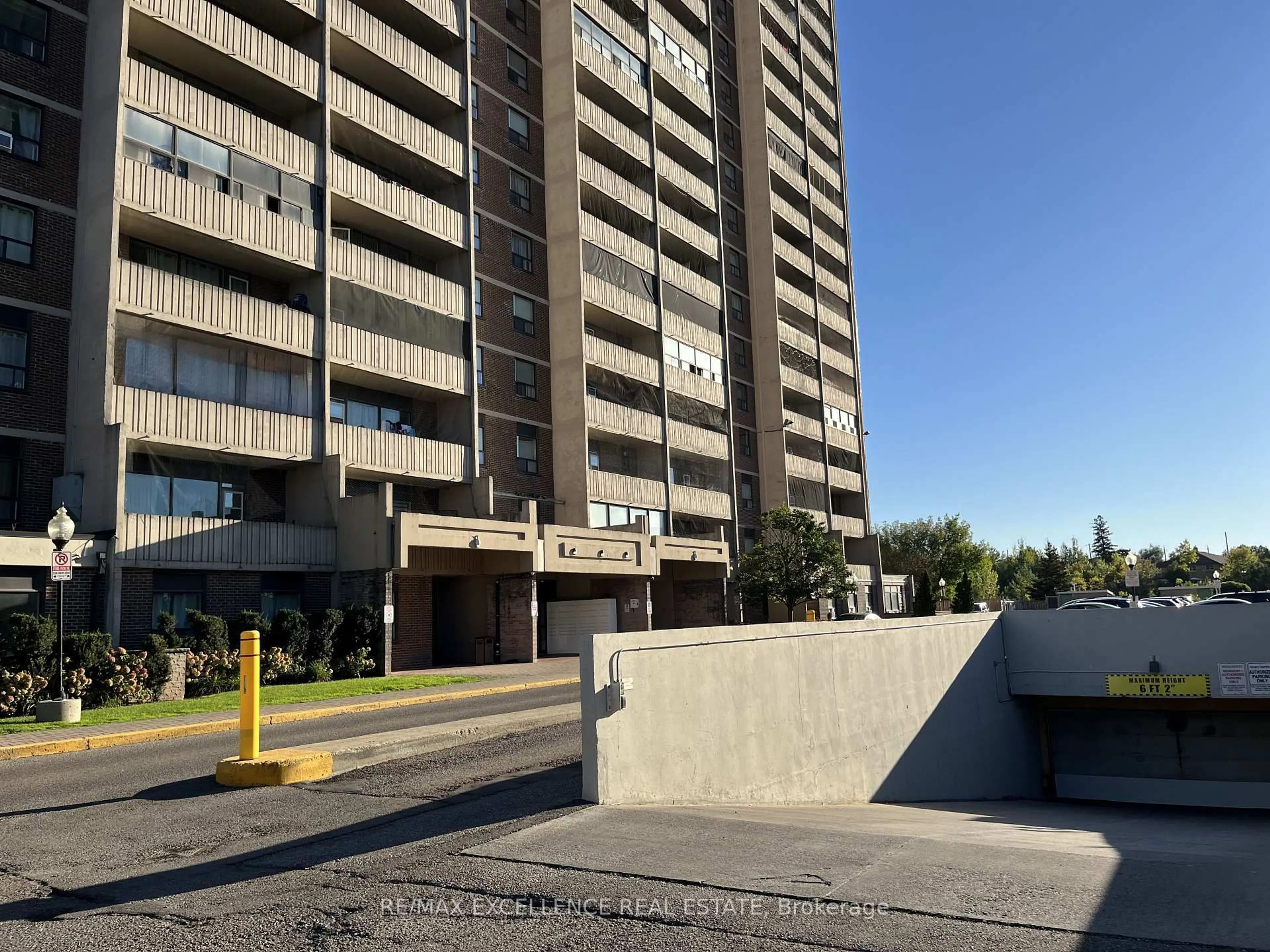 Unknown for 3390 Weston Rd #2105, Toronto Ontario M9M 2X3
