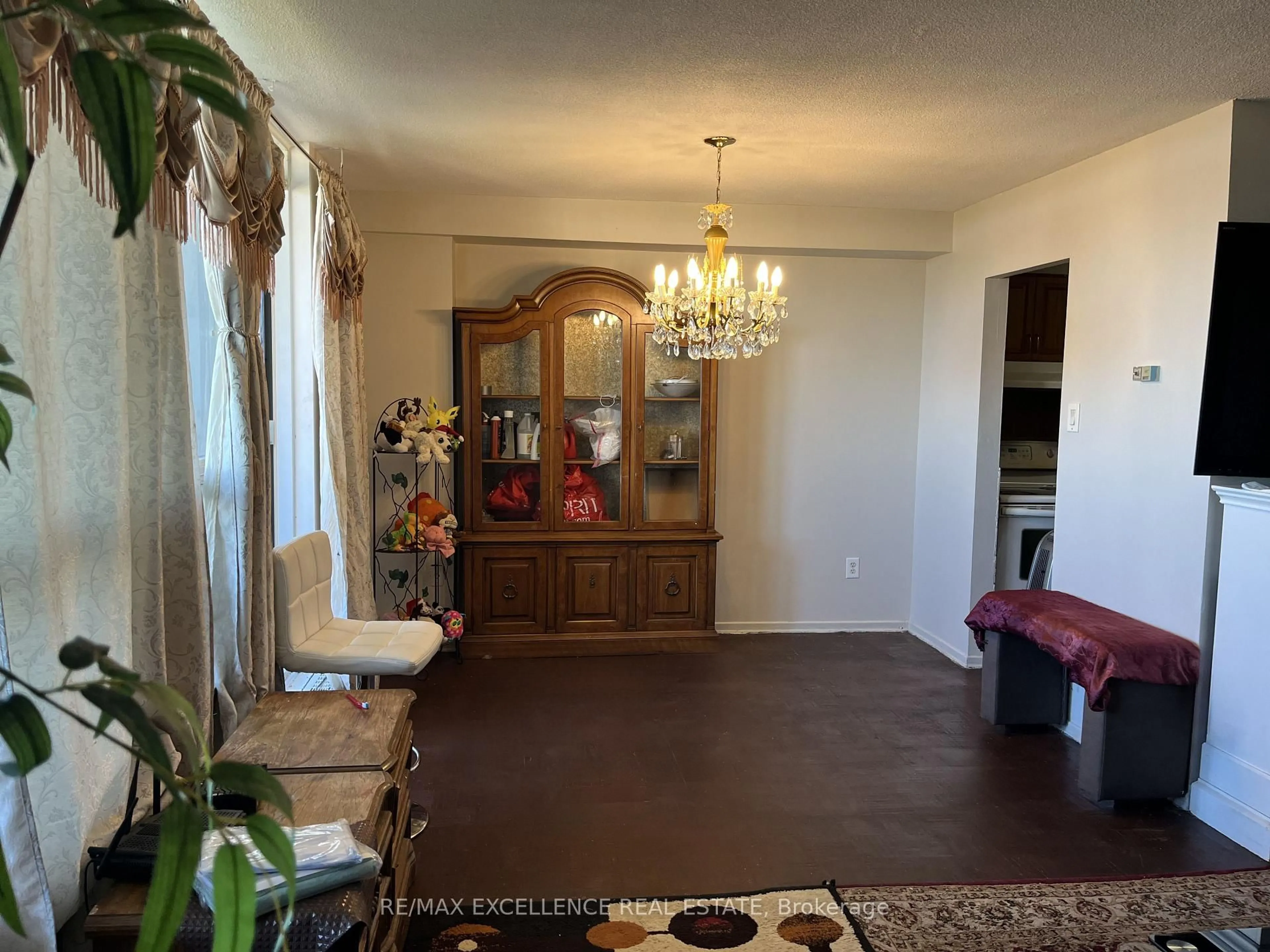 Unknown for 3390 Weston Rd #2105, Toronto Ontario M9M 2X3