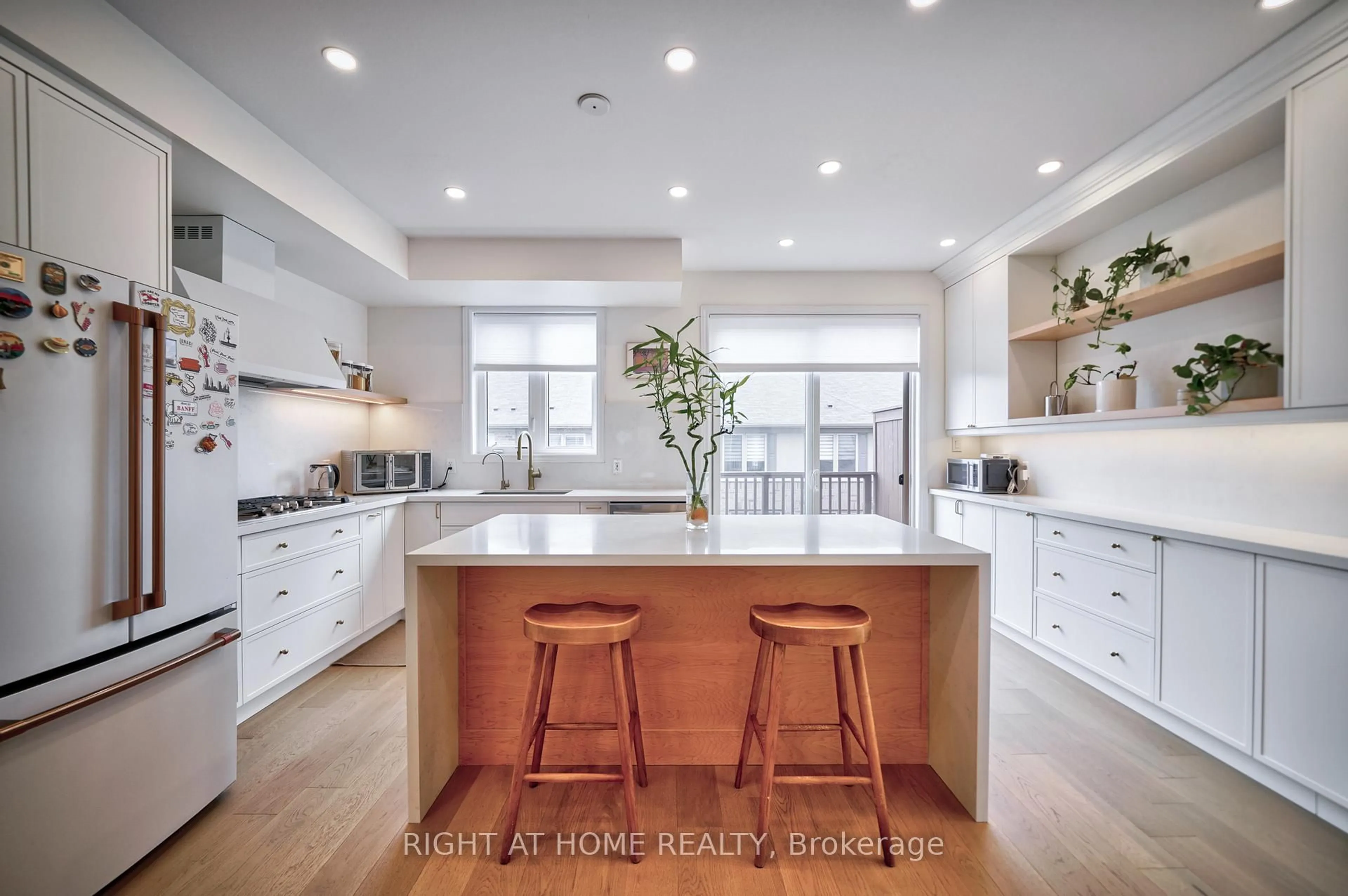 Open concept kitchen, unknown for 422 Belcourt Common, Oakville Ontario L6H 0R2