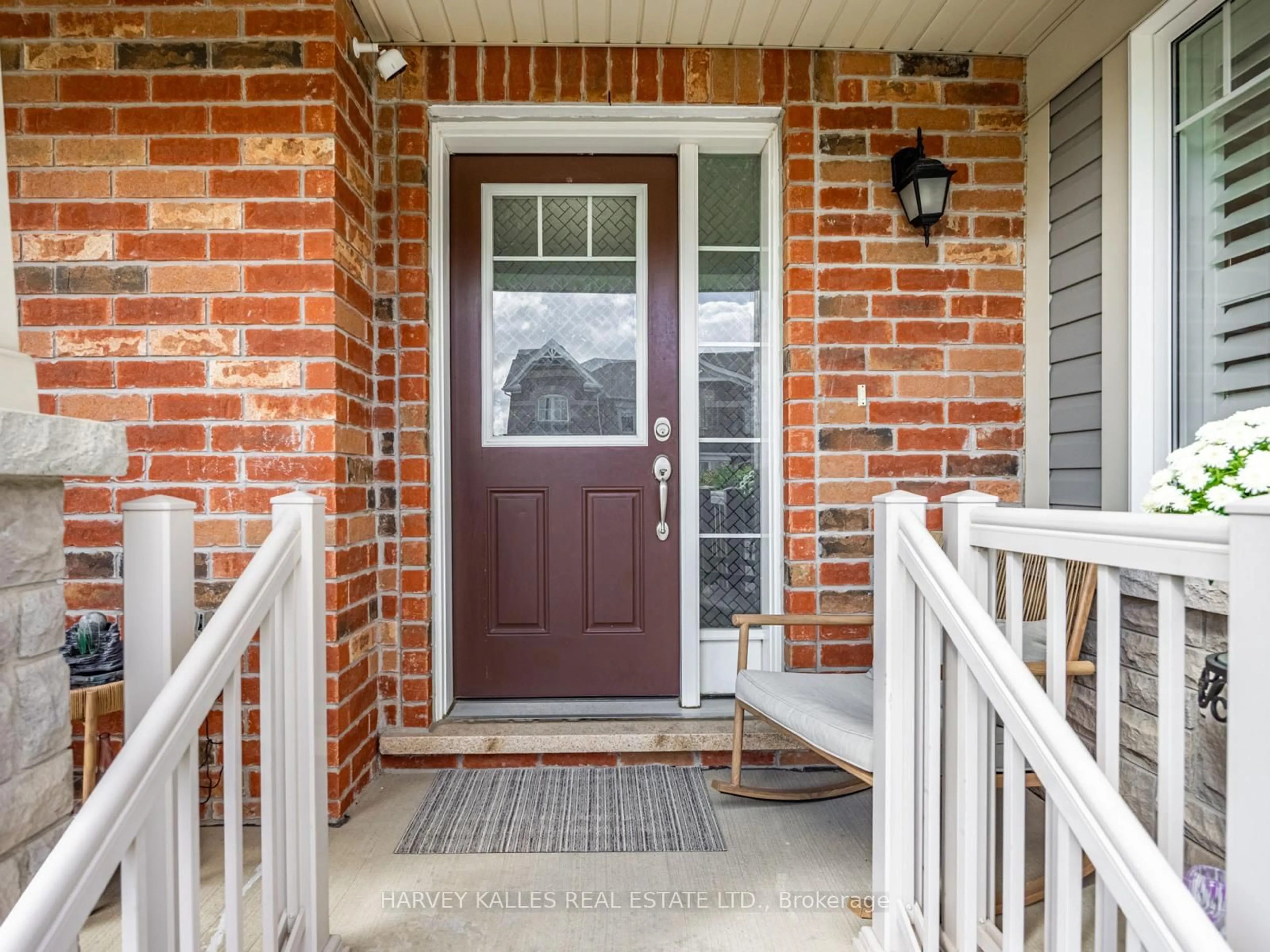 Indoor entryway for 468 Yates Dr, Milton Ontario L9T 0M5