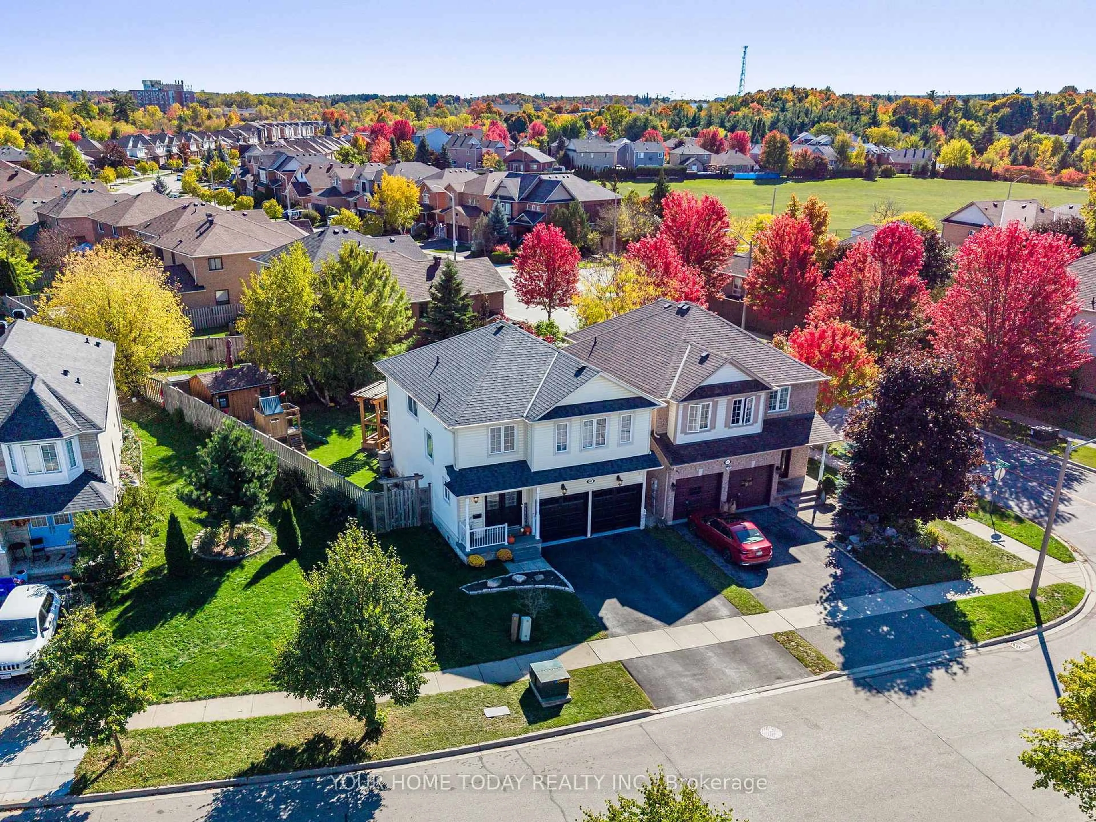 A pic from outside/outdoor area/front of a property/back of a property/a pic from drone, street for 91 Mowat Cres, Halton Hills Ontario L7G 6C8