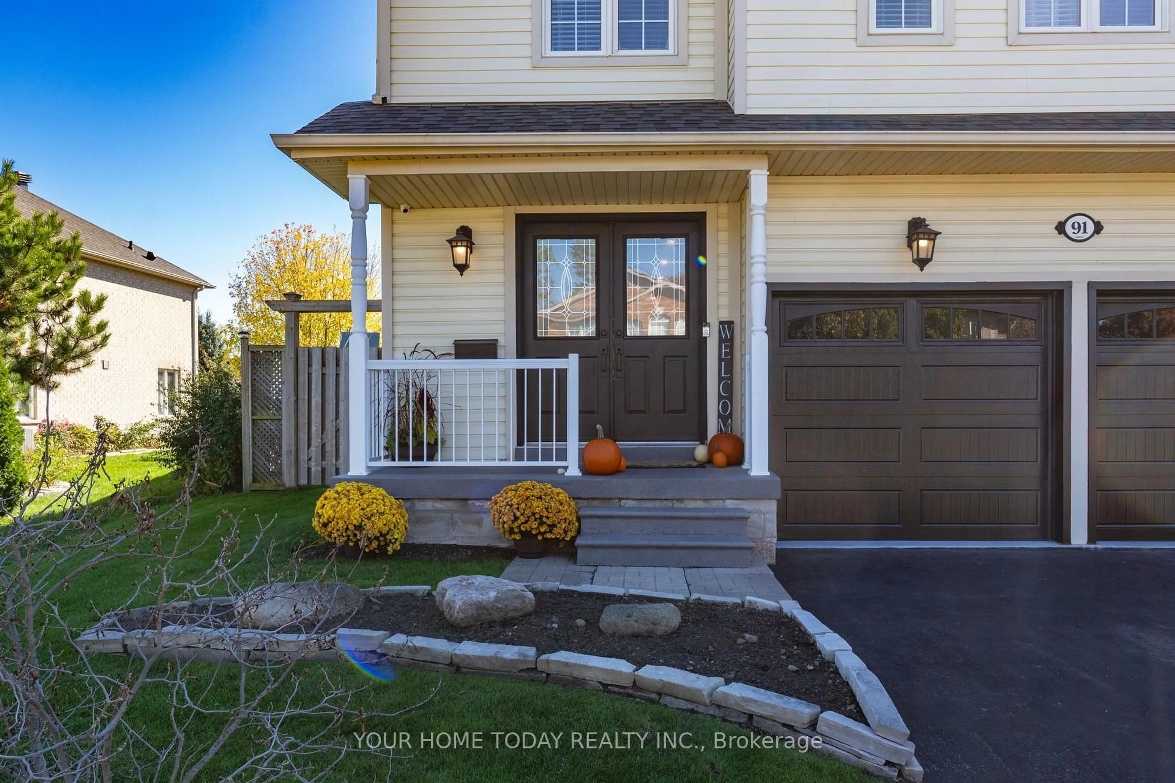 Home with vinyl exterior material, street for 91 Mowat Cres, Halton Hills Ontario L7G 6C8