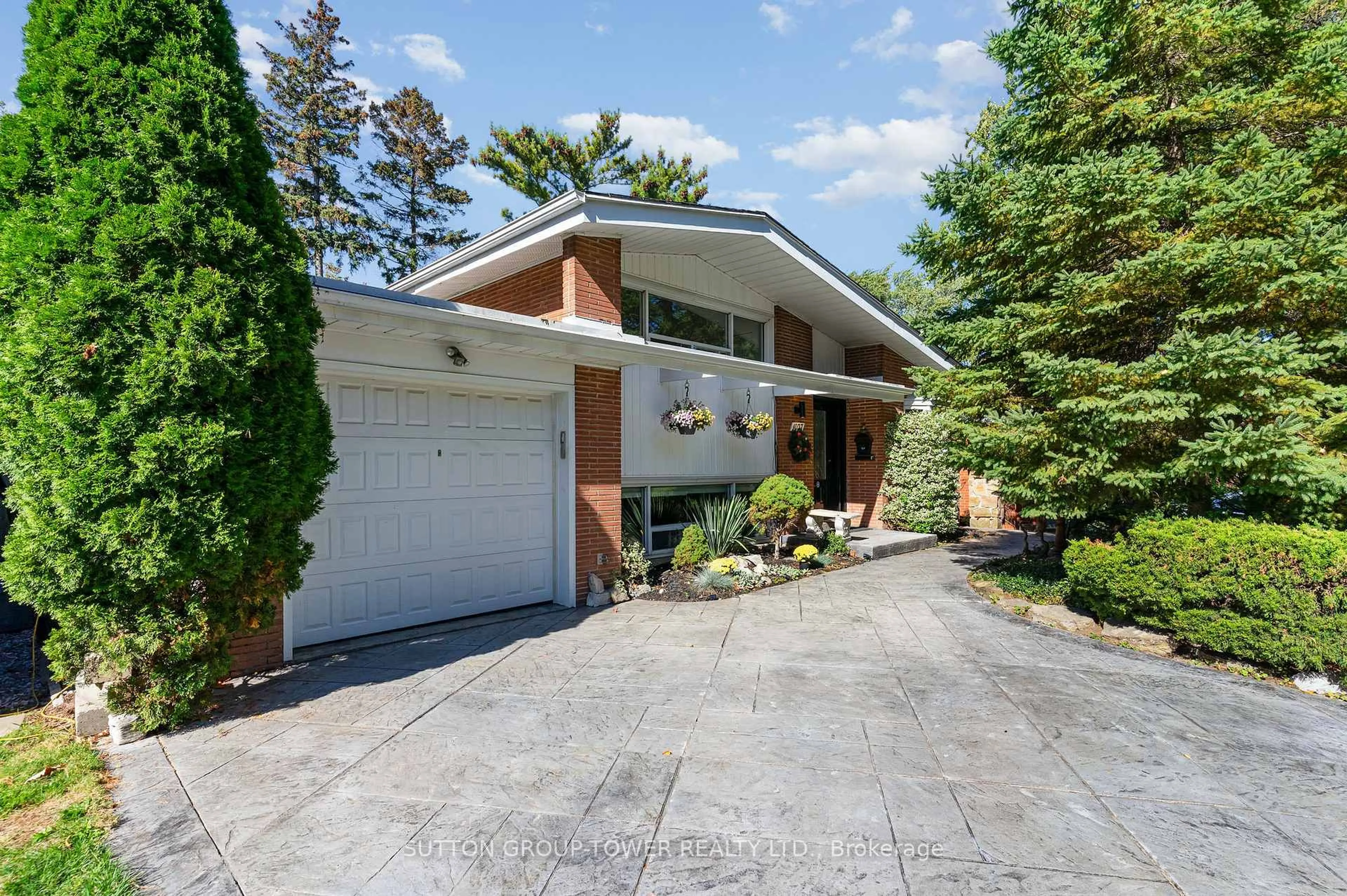 Home with brick exterior material, street for 1037 Leilani Dr, Mississauga Ontario L4Y 2C8