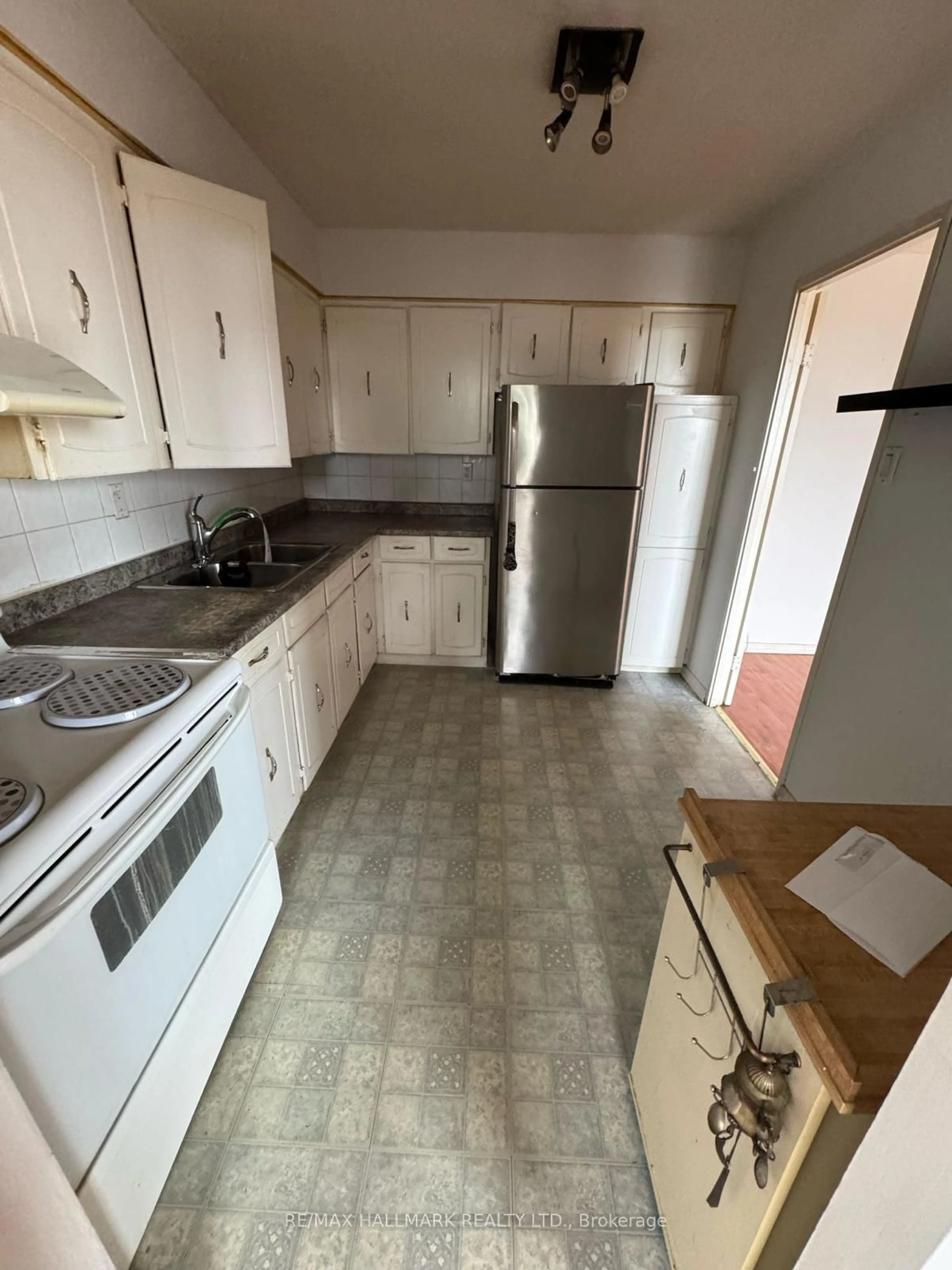 Standard kitchen, unknown for 3577 Derry Rd #311, Mississauga Ontario L4T 1B3