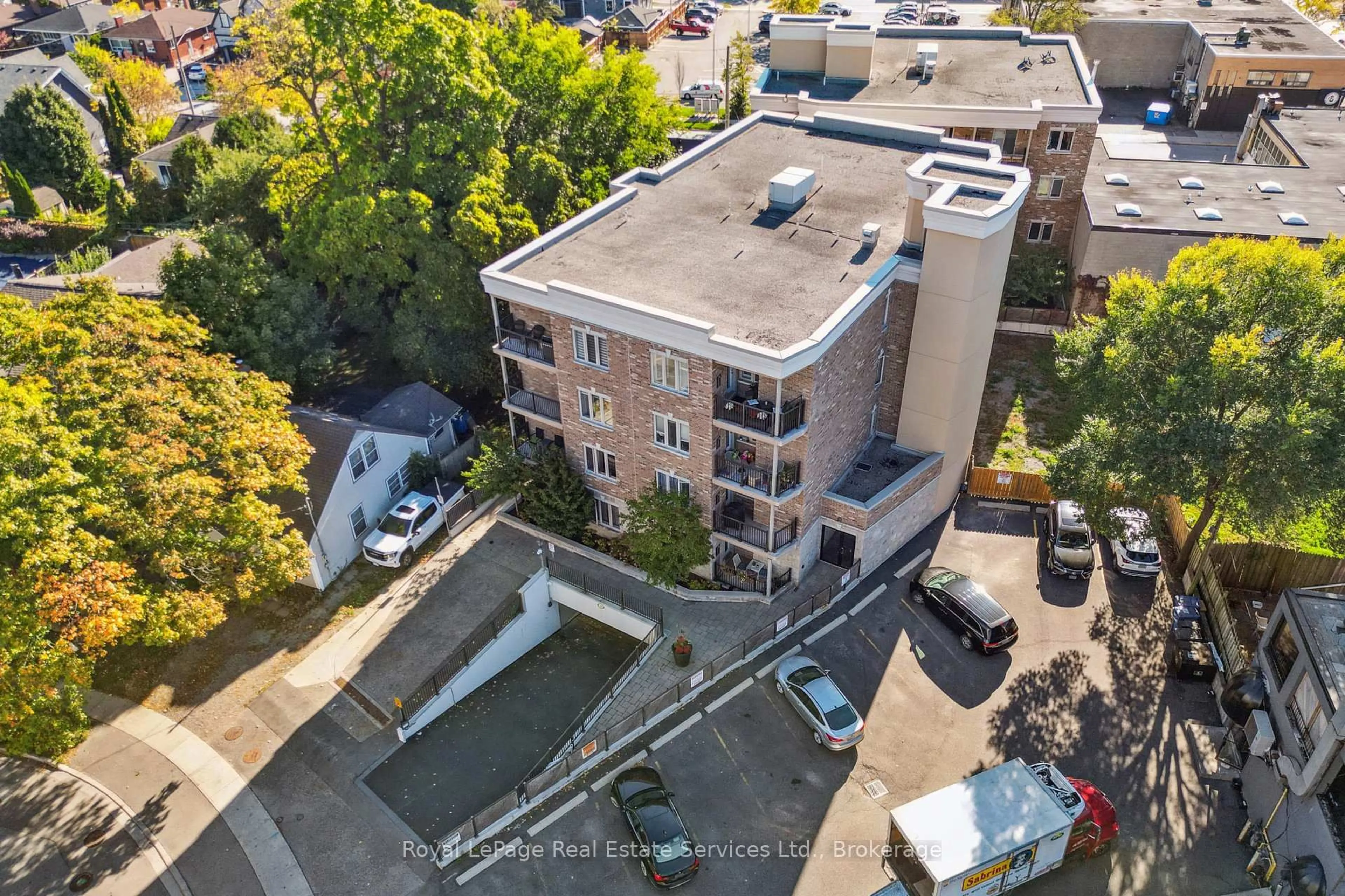 A pic from outside/outdoor area/front of a property/back of a property/a pic from drone, city buildings view from balcony for 70 Stewart St #202, Oakville Ontario L6K 1W5