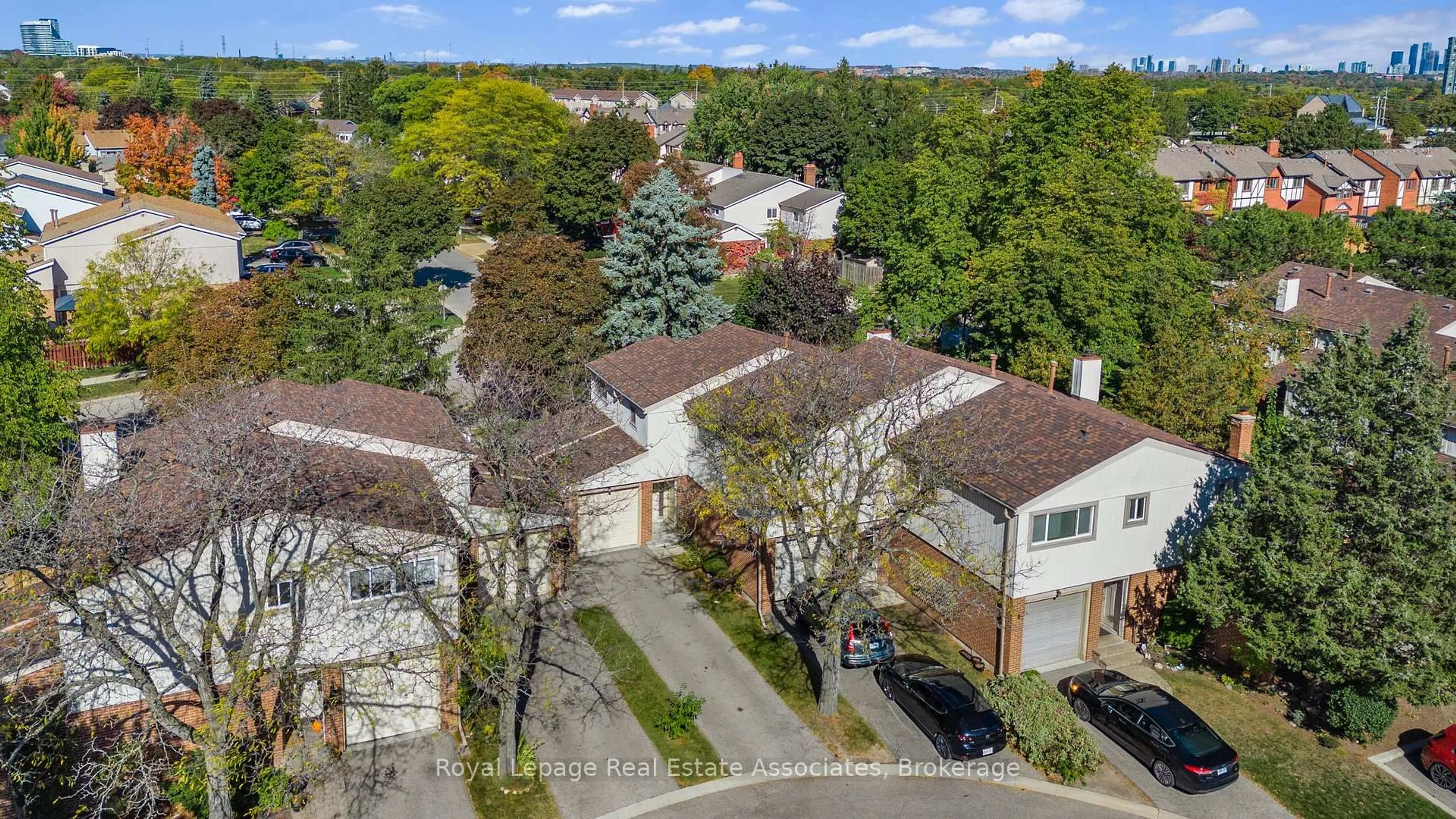 A pic from outside/outdoor area/front of a property/back of a property/a pic from drone, street for 3339 Council Ring Rd #7, Mississauga Ontario L5L 2A9