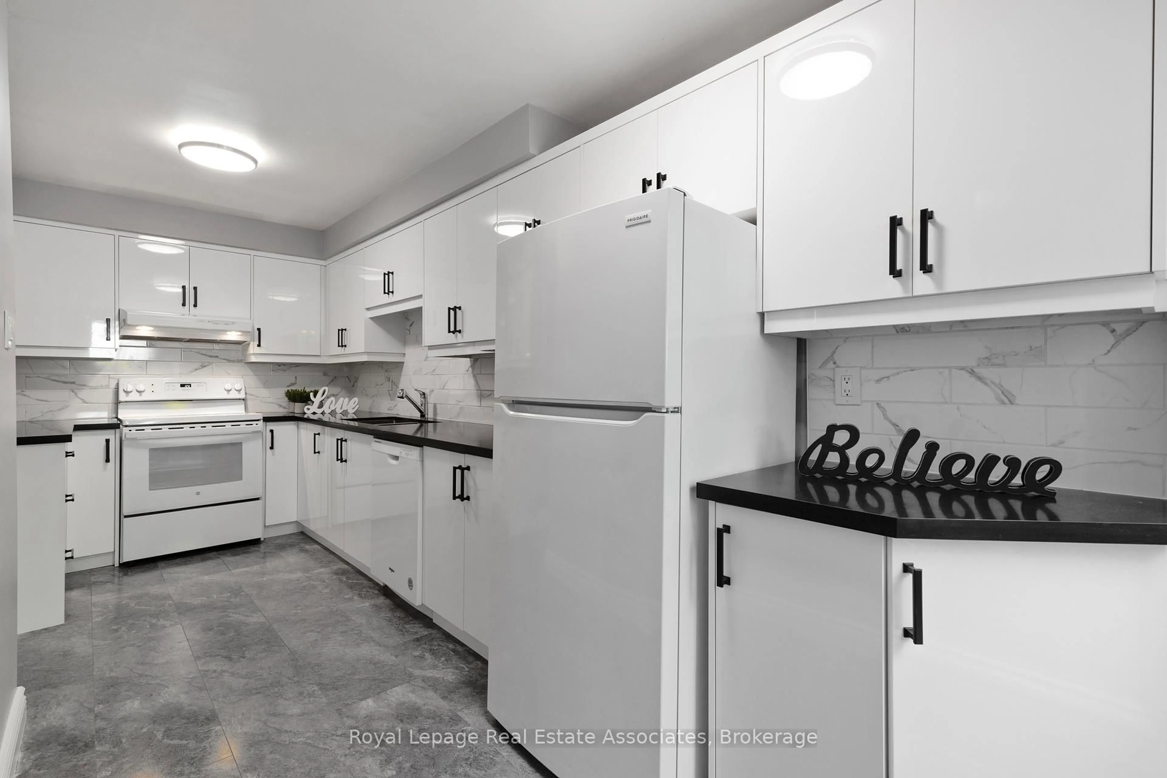 Standard kitchen, ceramic/tile floor for 3339 Council Ring Rd #7, Mississauga Ontario L5L 2A9