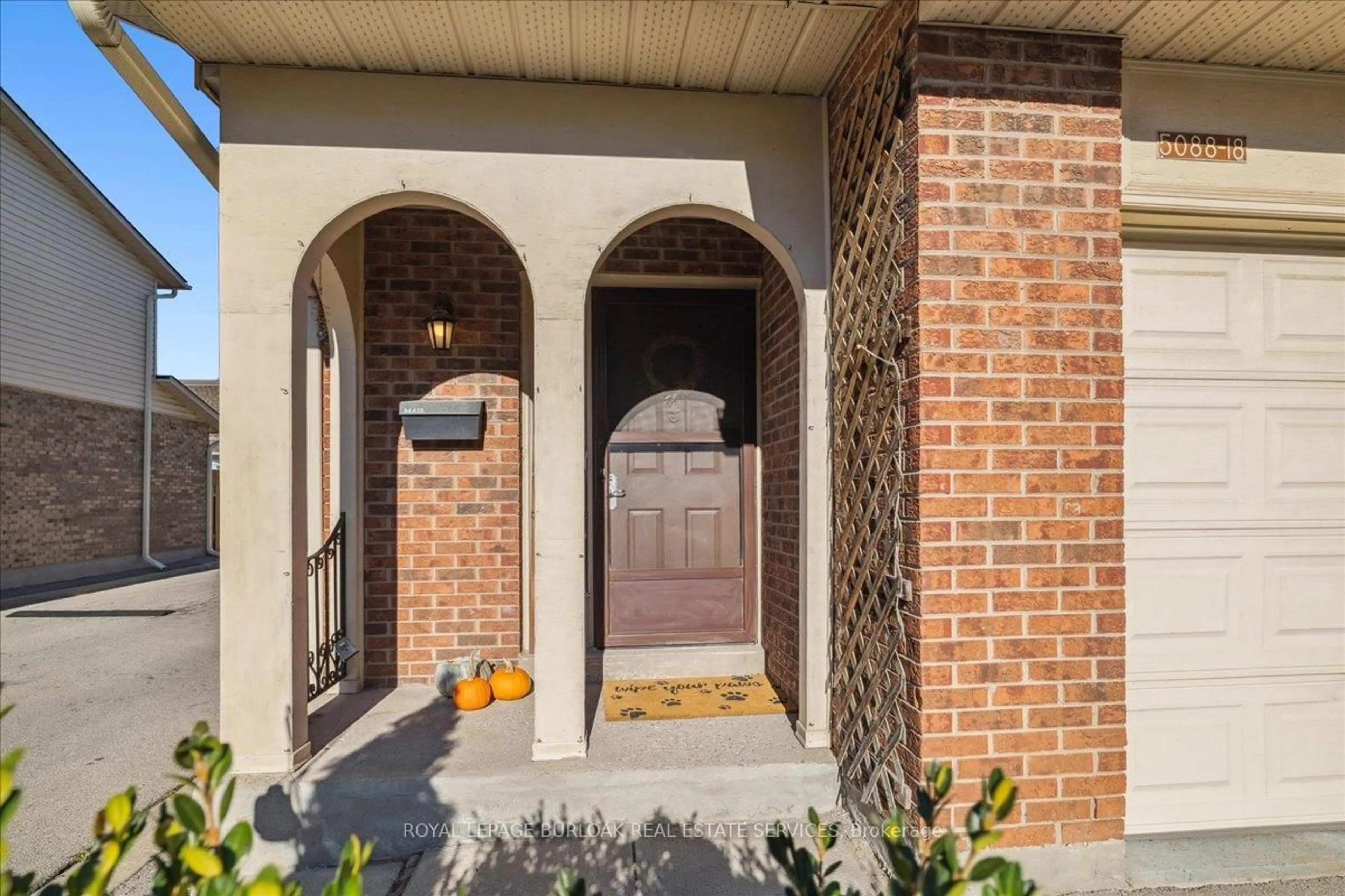 Unknown for 5088 New St #18, Burlington Ontario L7L 1V1