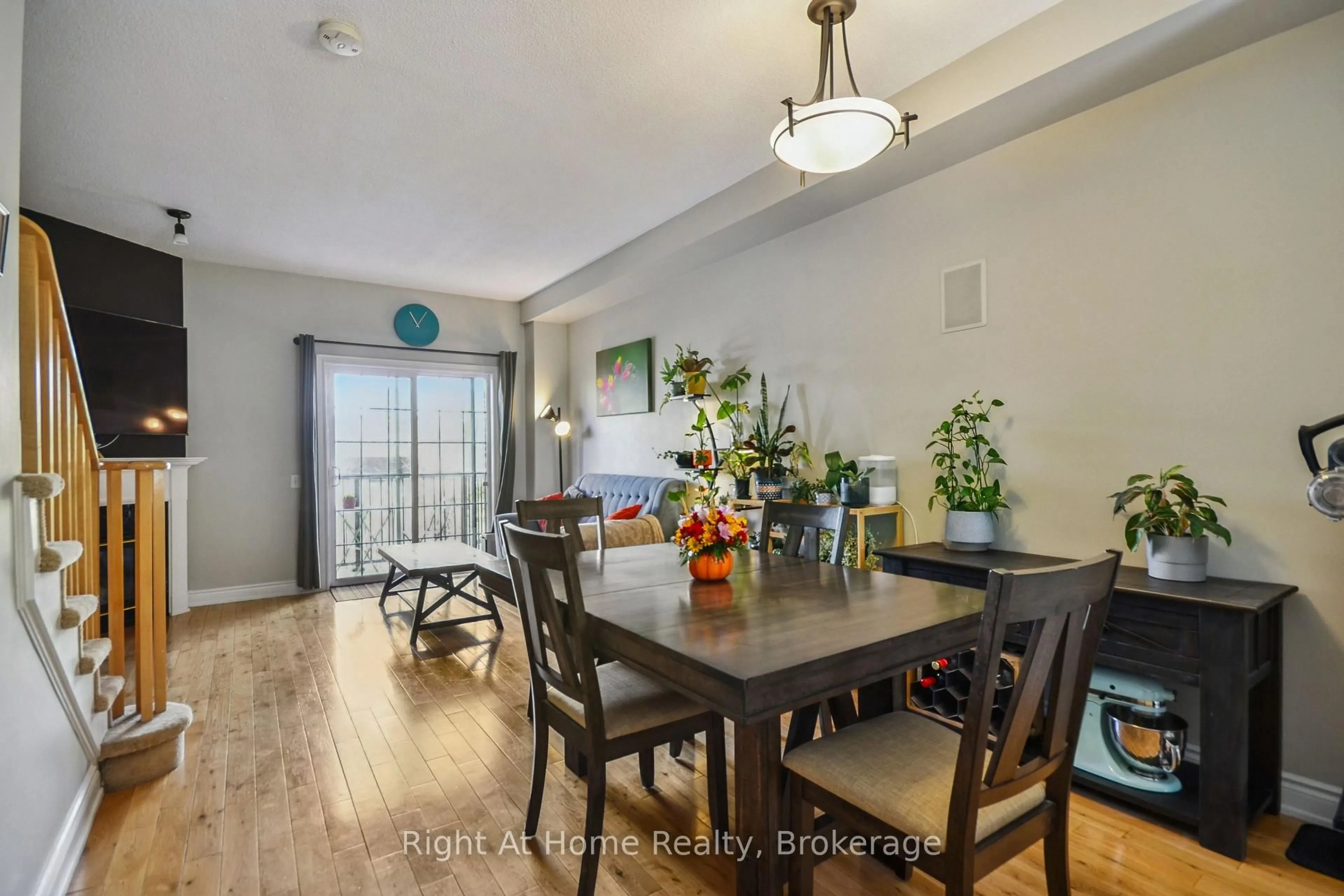 Dining room, wood/laminate floor for 5080 FAIRVIEW St #34, Burlington Ontario L7L 7E9