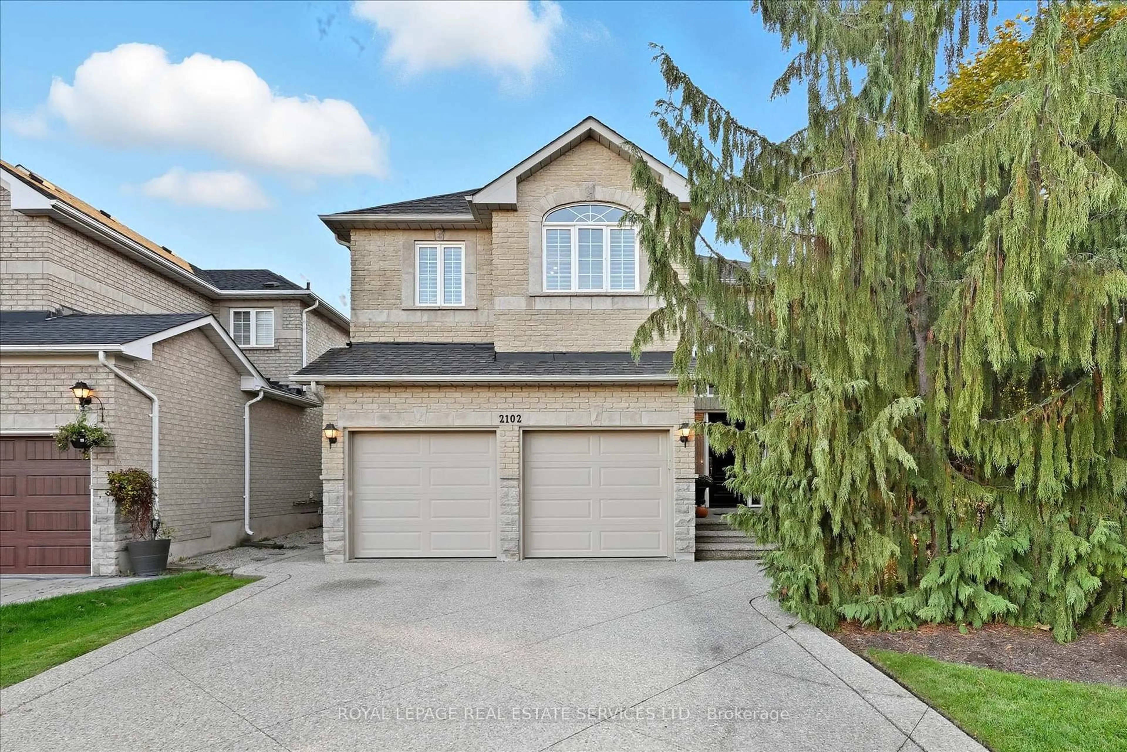 Unknown for 2102 Chatsworth Ave, Oakville Ontario L6M 3X3