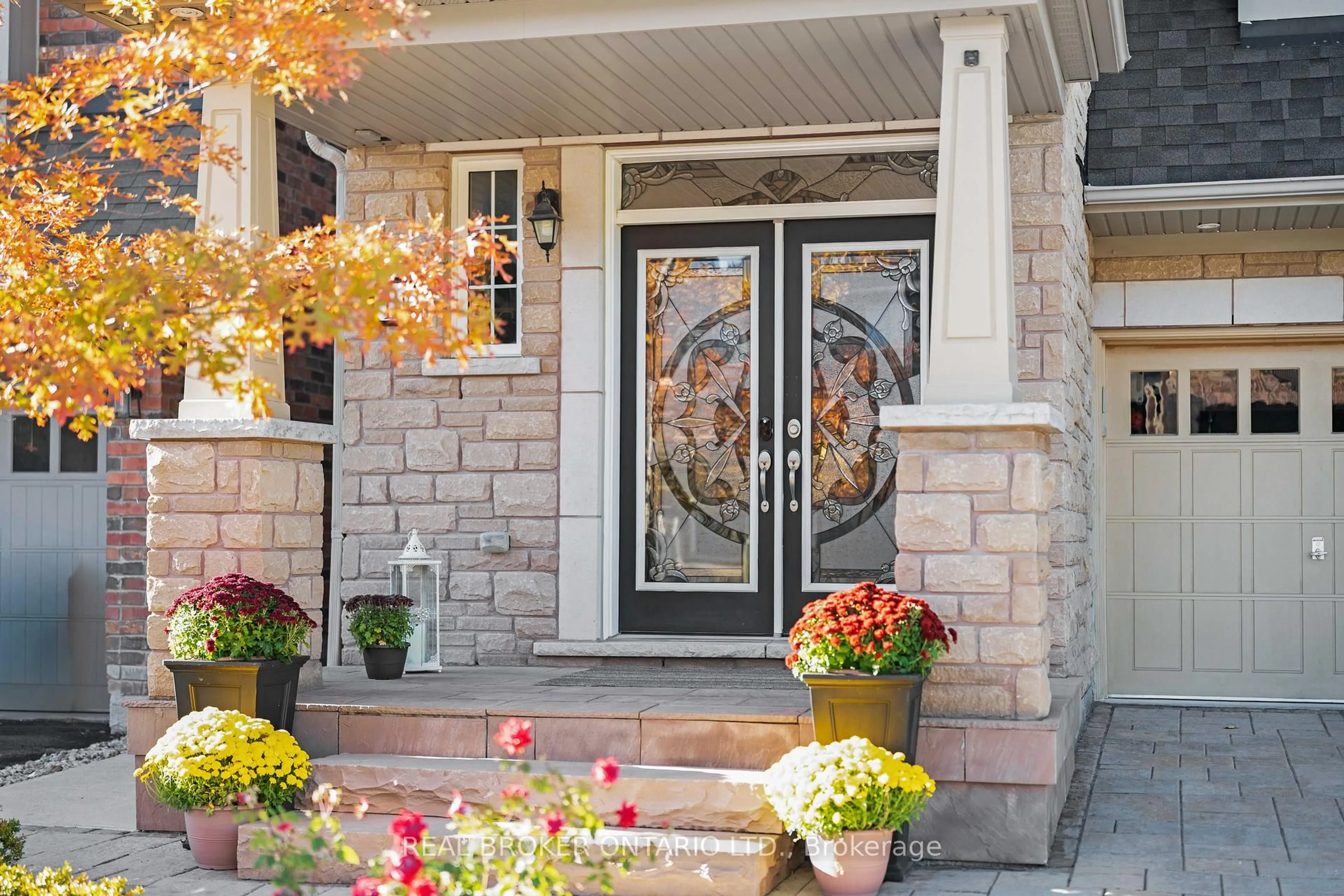 Indoor entryway for 11 McEchearn Cres, Caledon Ontario L7C 3R4