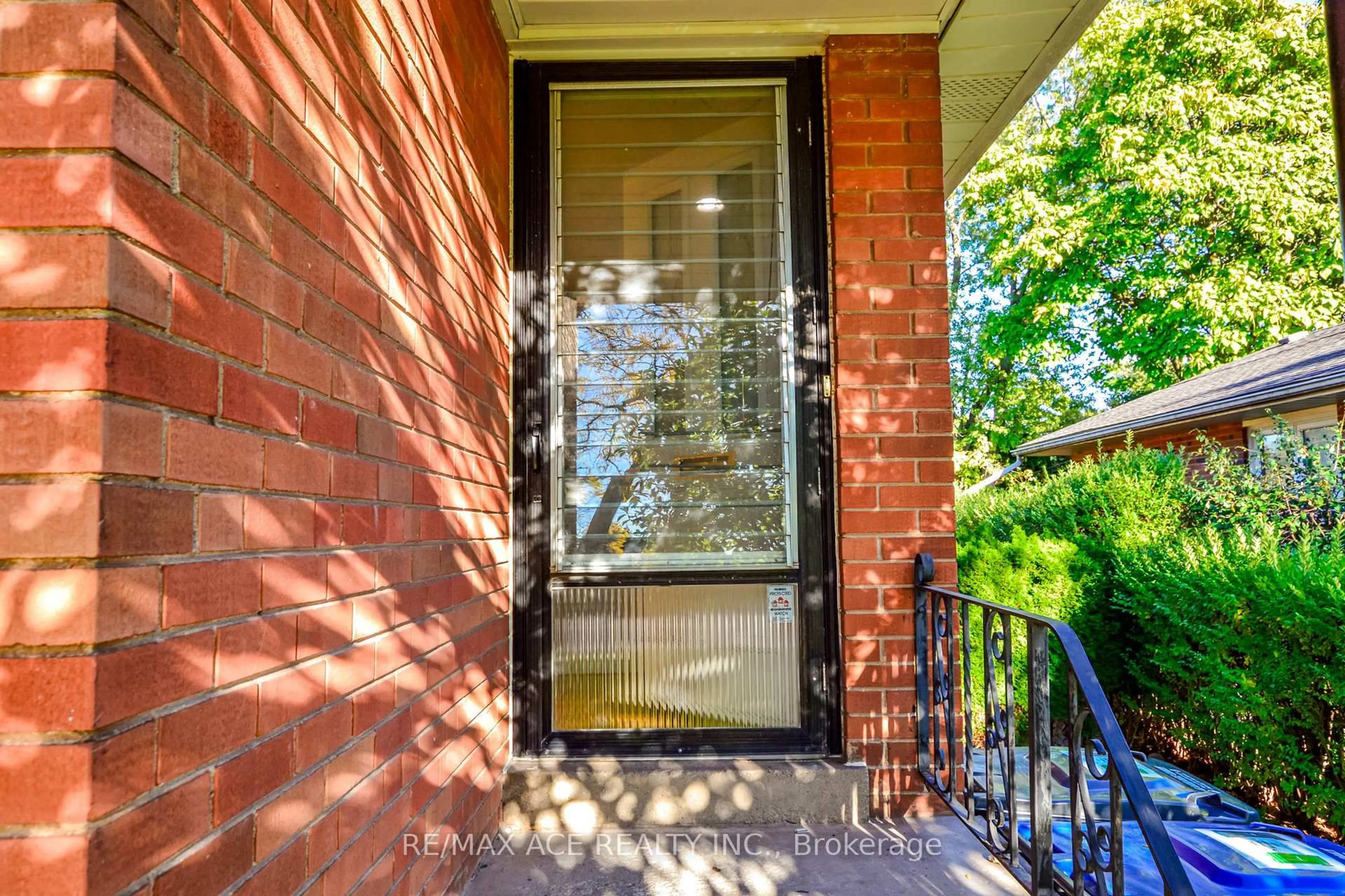 Unknown for 42 Swanhurst Blvd, Mississauga Ontario L5N 1B7