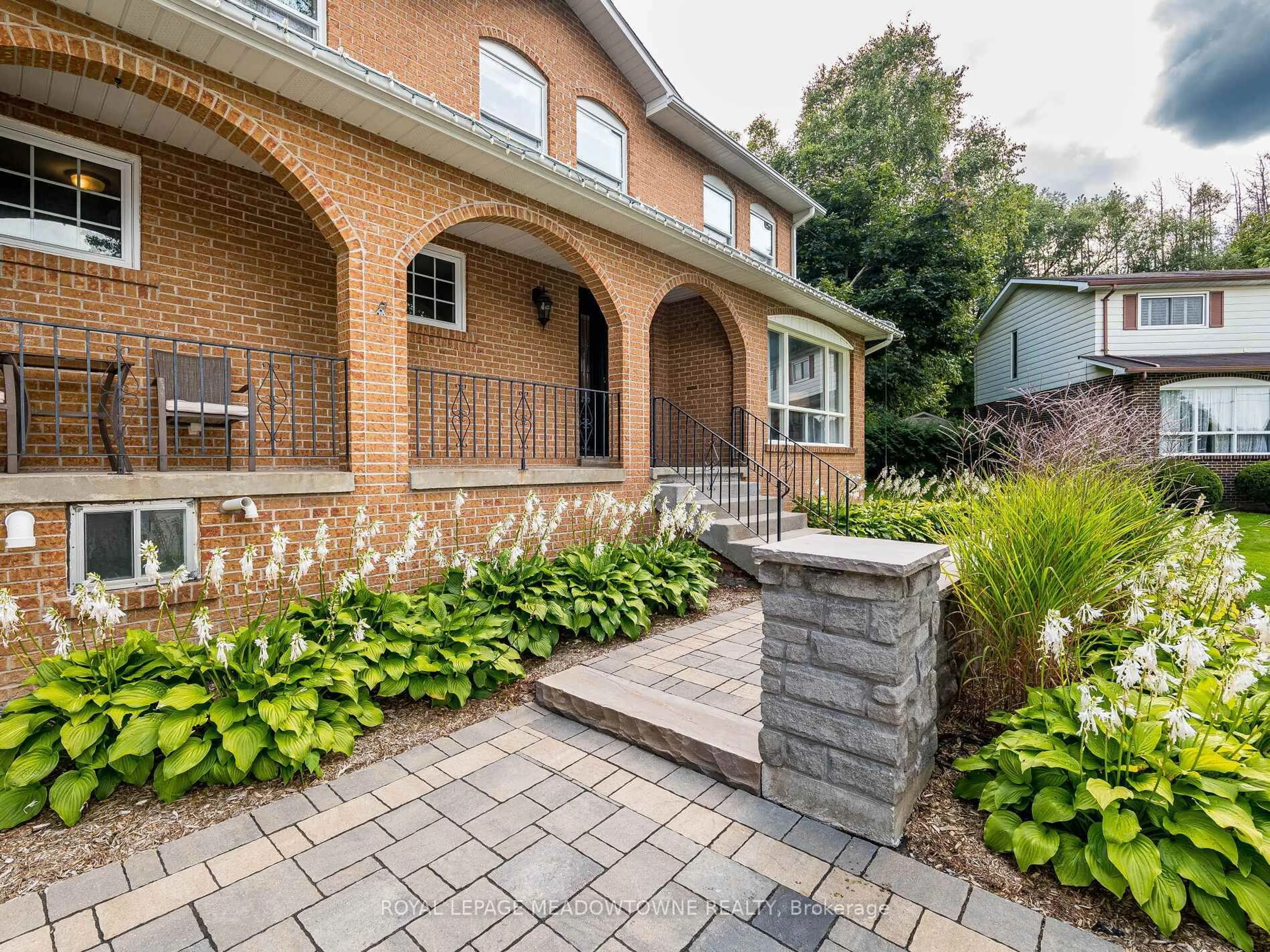 Home with brick exterior material, street for 40 Hilltop Dr, Caledon Ontario L7C 1H6