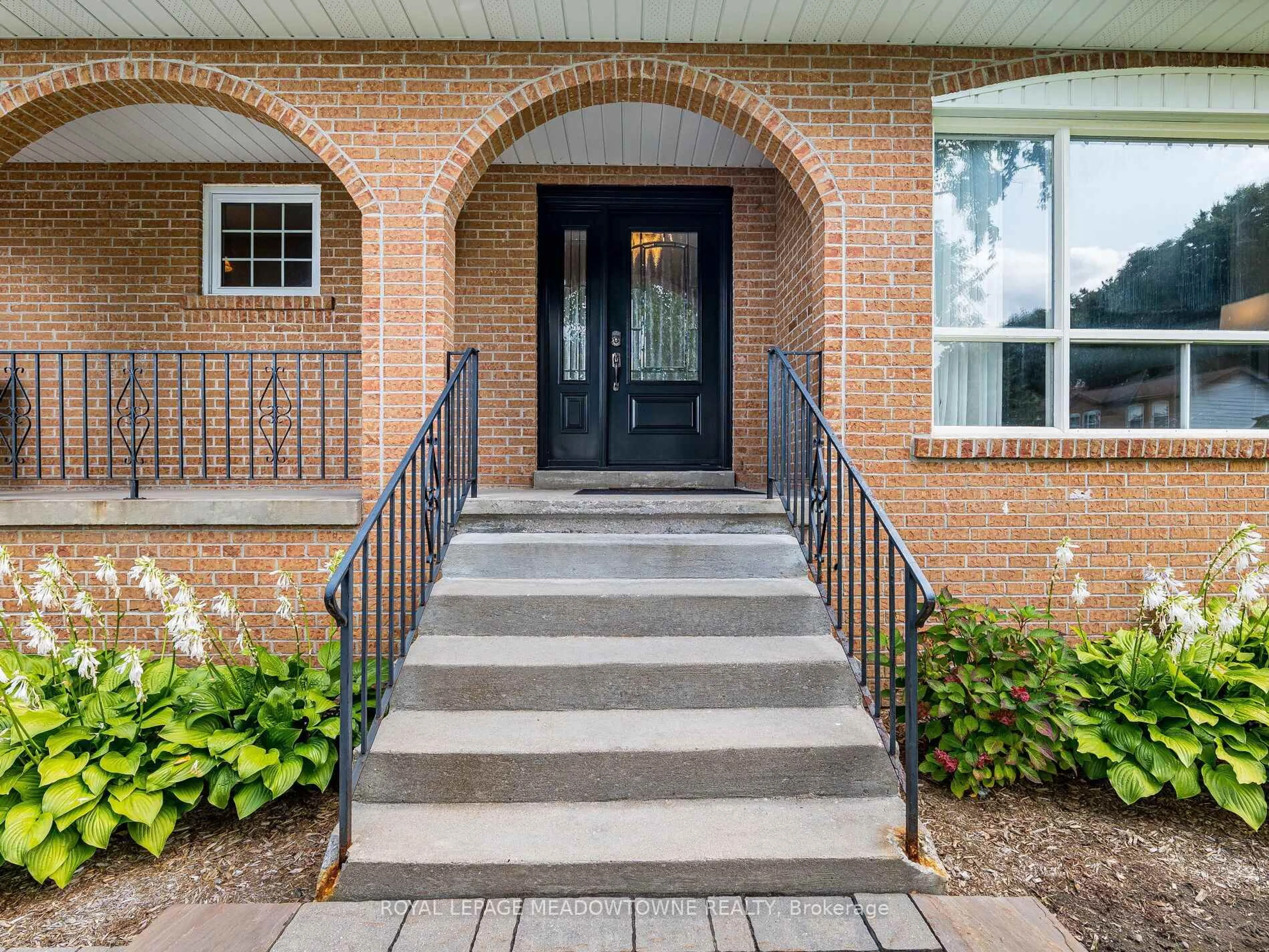 Home with brick exterior material, street for 40 Hilltop Dr, Caledon Ontario L7C 1H6