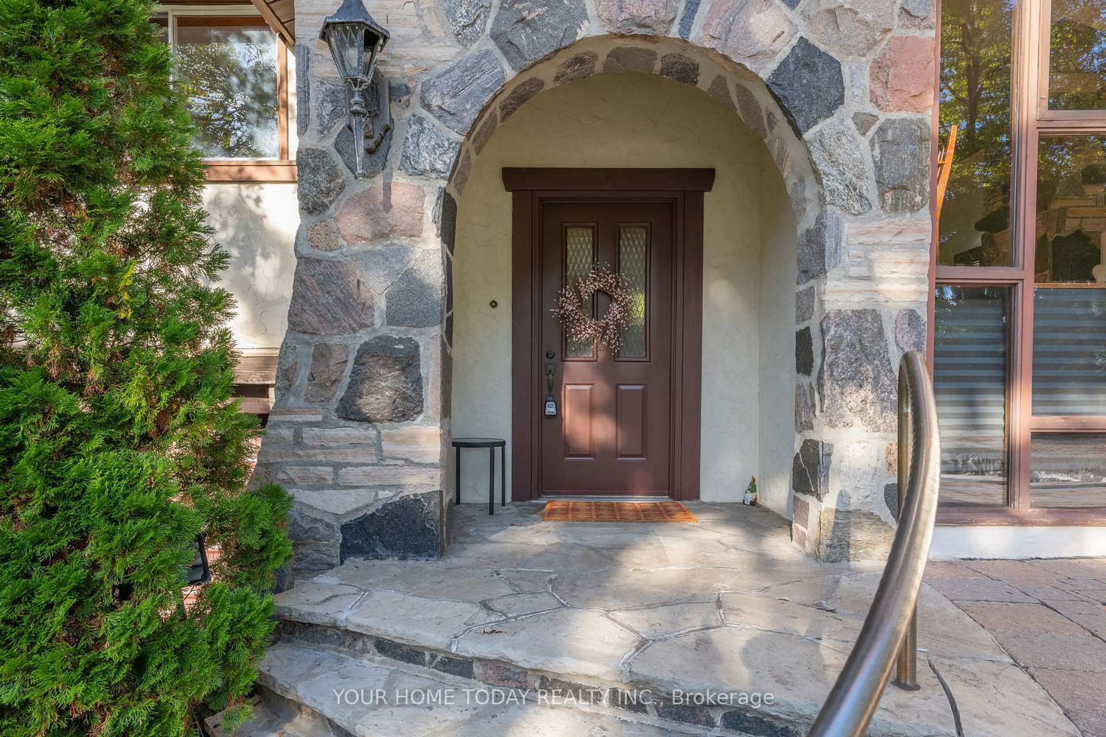 Indoor entryway for 8519 Guelph Line, Milton Ontario L0P 1B0