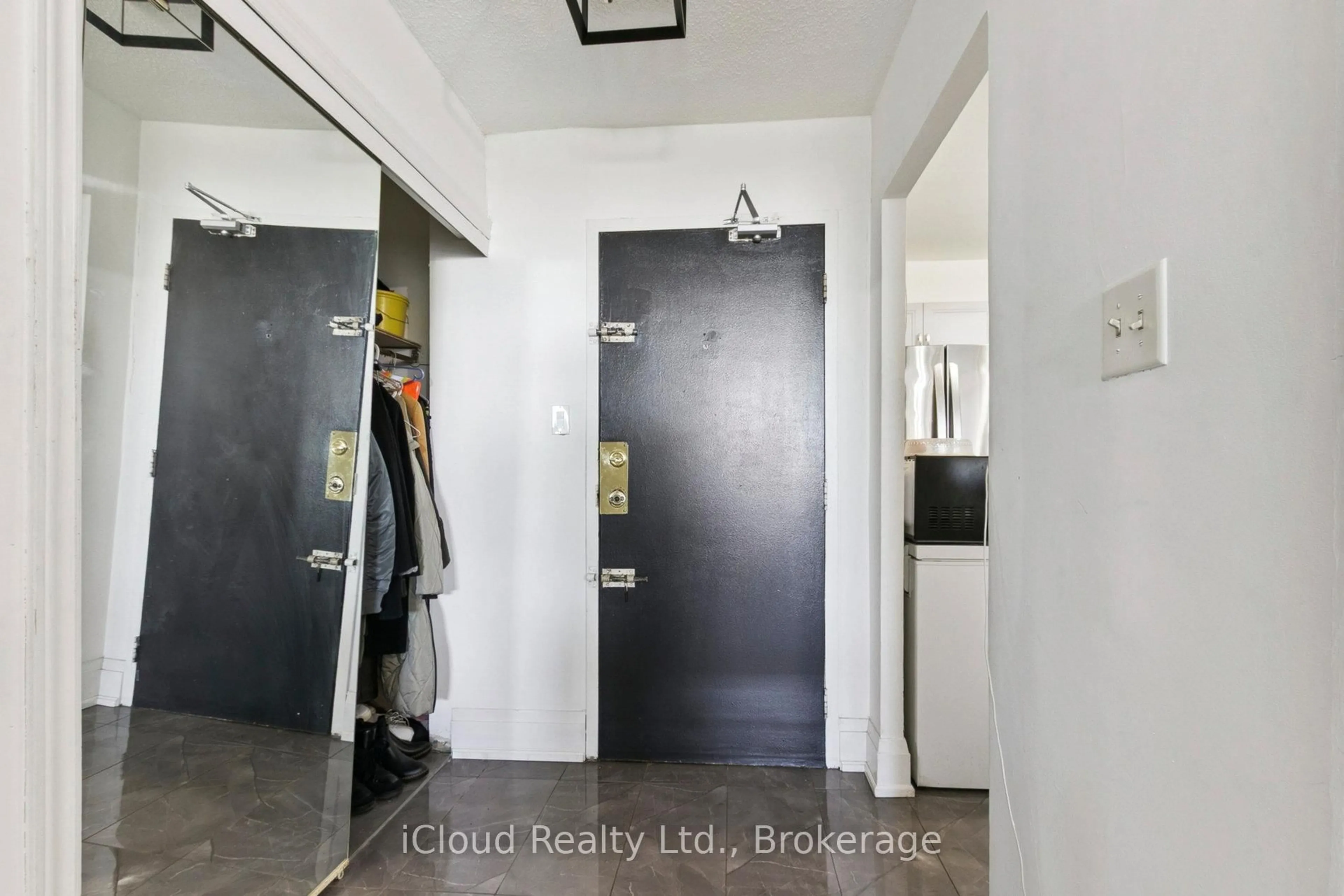 Indoor entryway for 238 Albion Rd #1108, Toronto Ontario M9W 6A7