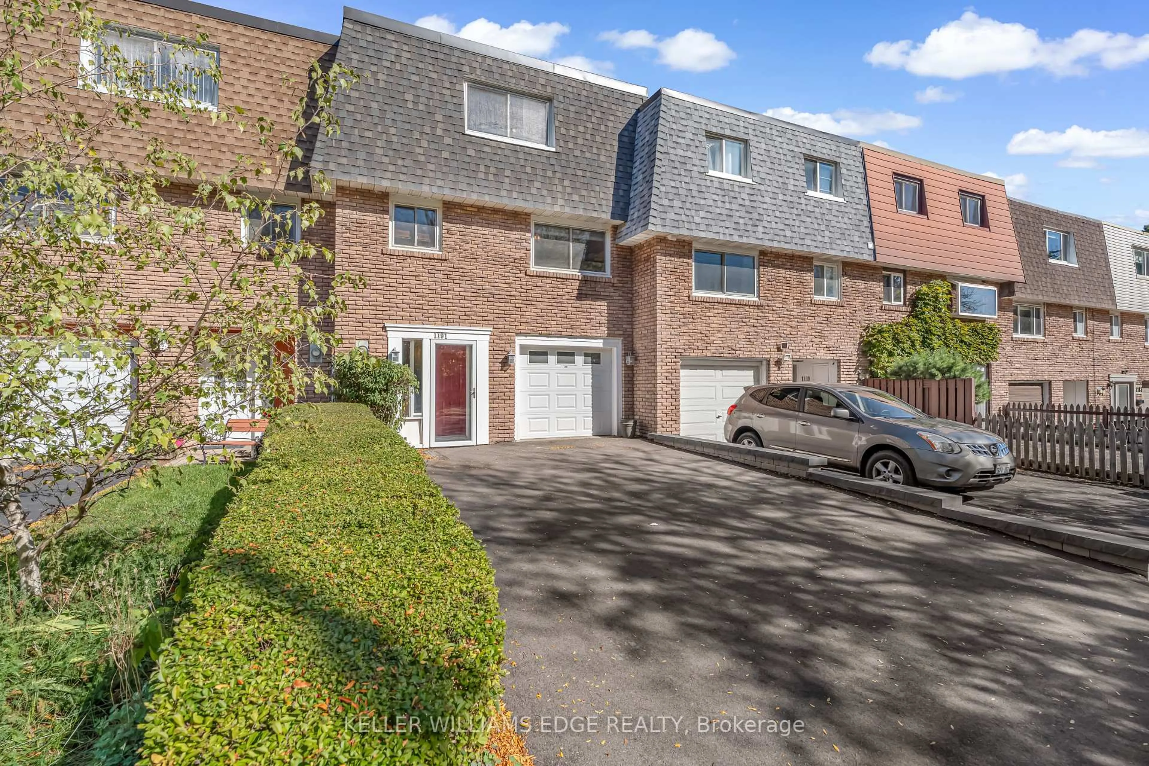 A pic from outside/outdoor area/front of a property/back of a property/a pic from drone, street for 1191 Eighth Line, Oakville Ontario L6H 2H2