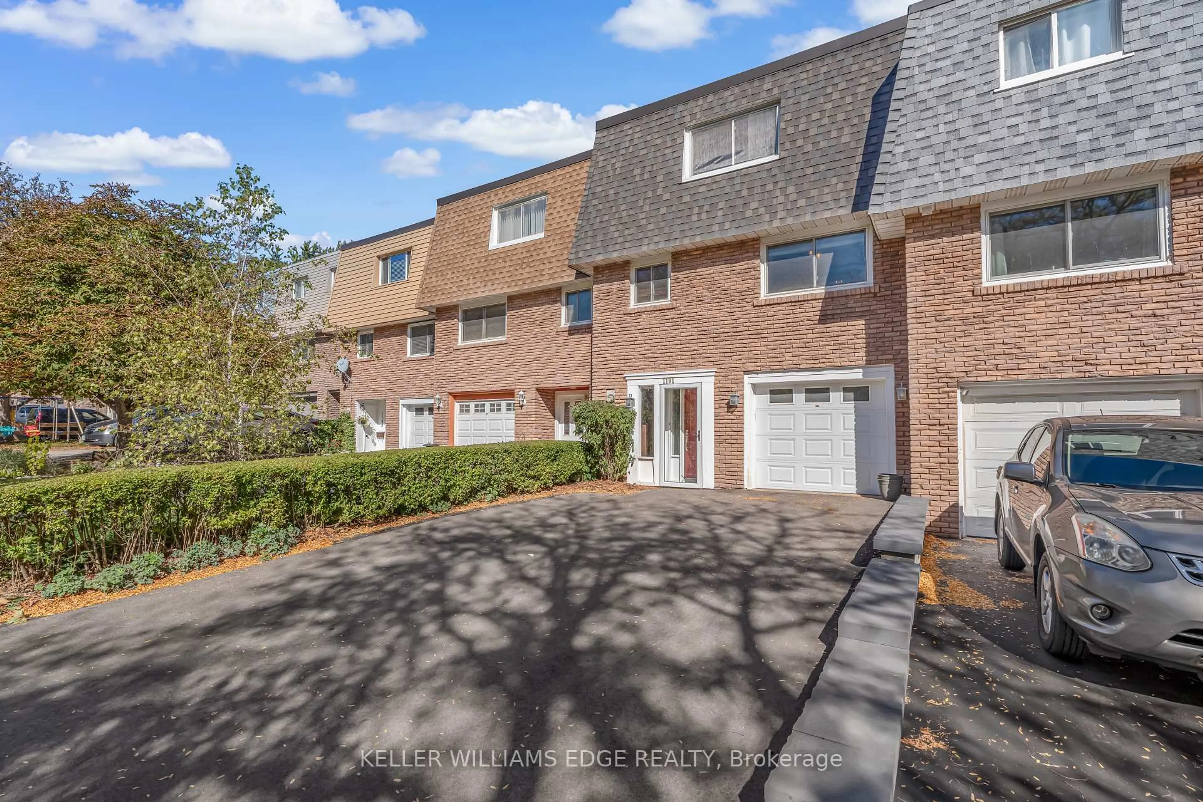 A pic from outside/outdoor area/front of a property/back of a property/a pic from drone, street for 1191 Eighth Line, Oakville Ontario L6H 2H2