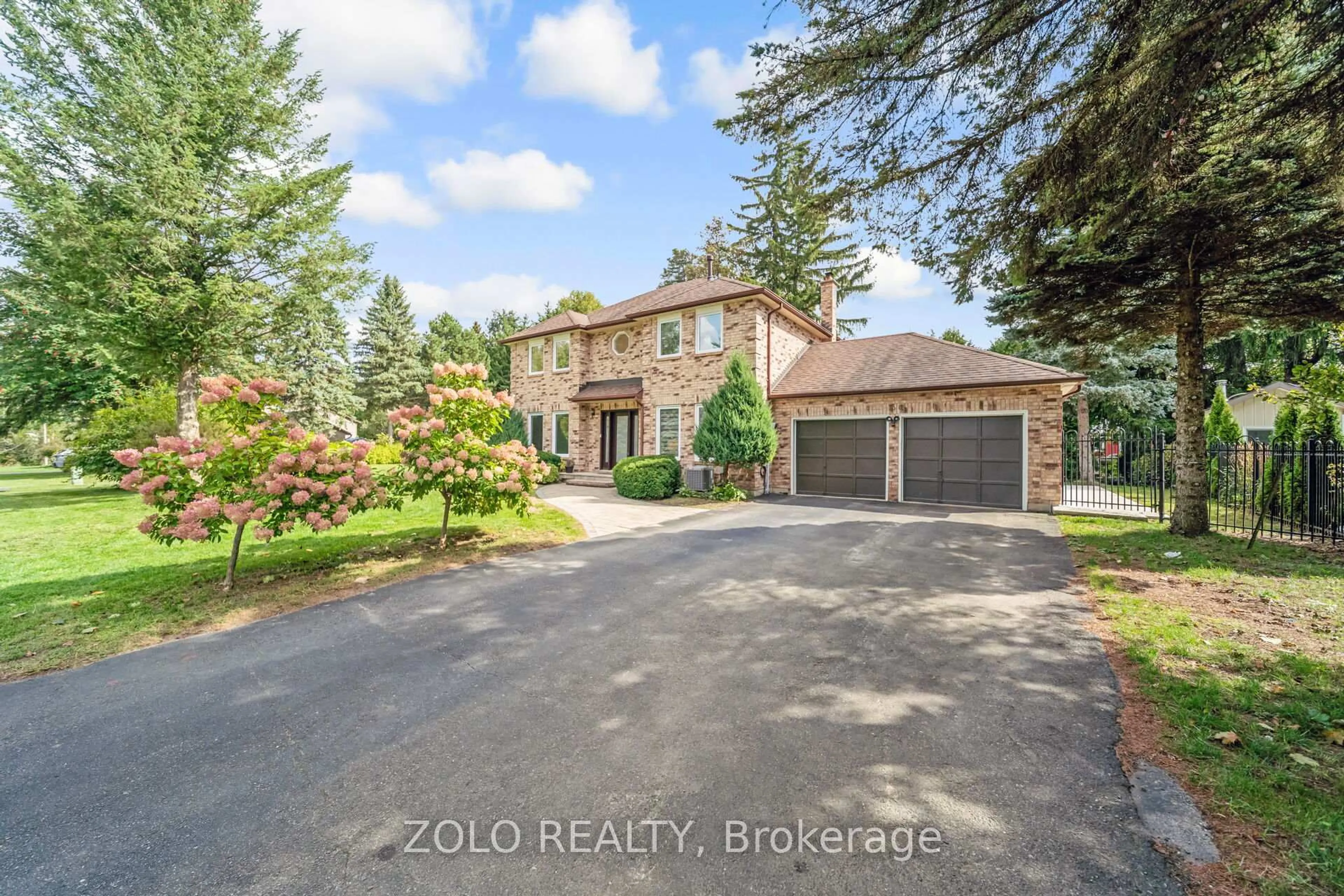 A pic from outside/outdoor area/front of a property/back of a property/a pic from drone, street for 13 Ivan Ave, Caledon Ontario L7C 1G1