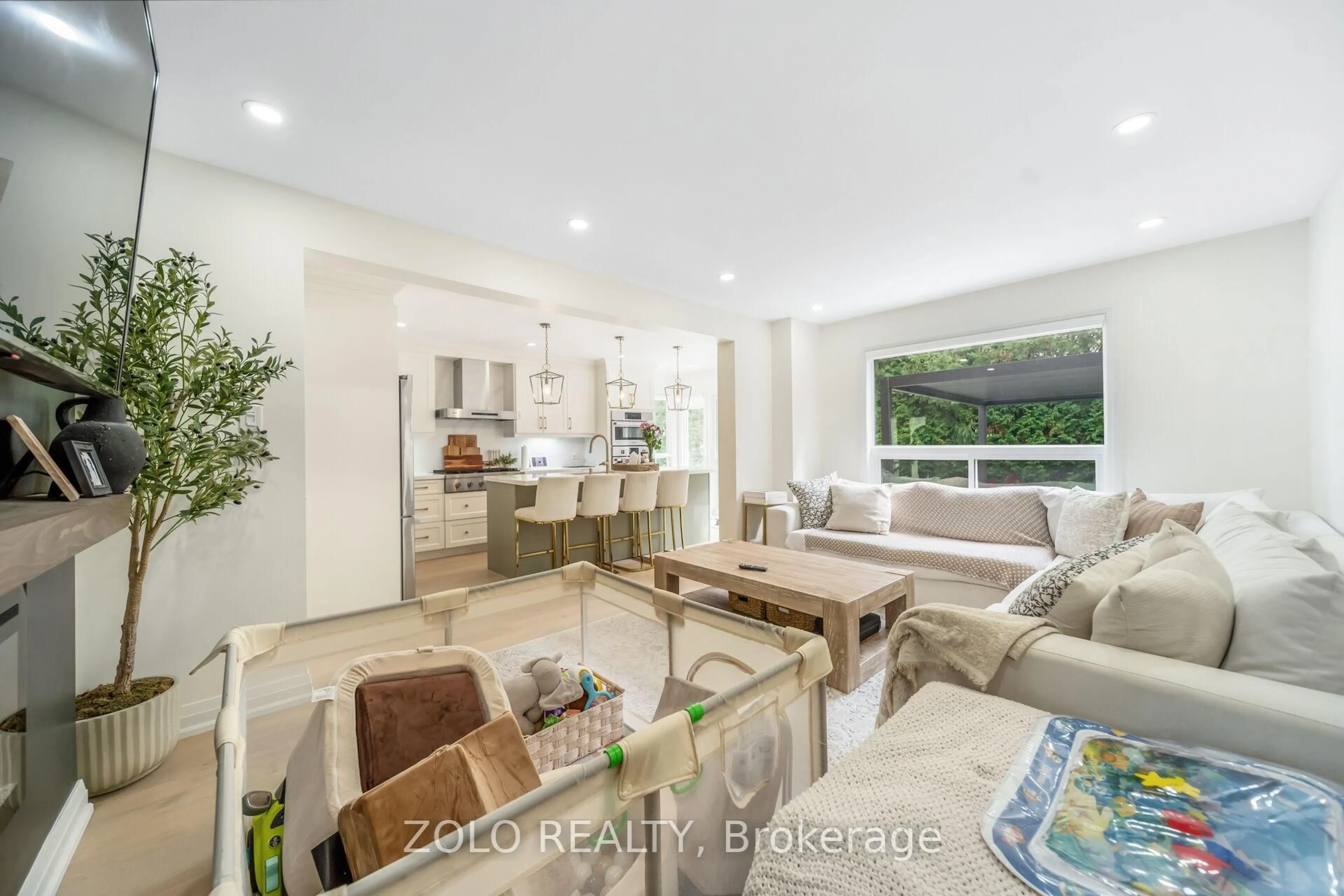 Open concept kitchen, ceramic/tile floor for 13 Ivan Ave, Caledon Ontario L7C 1G1