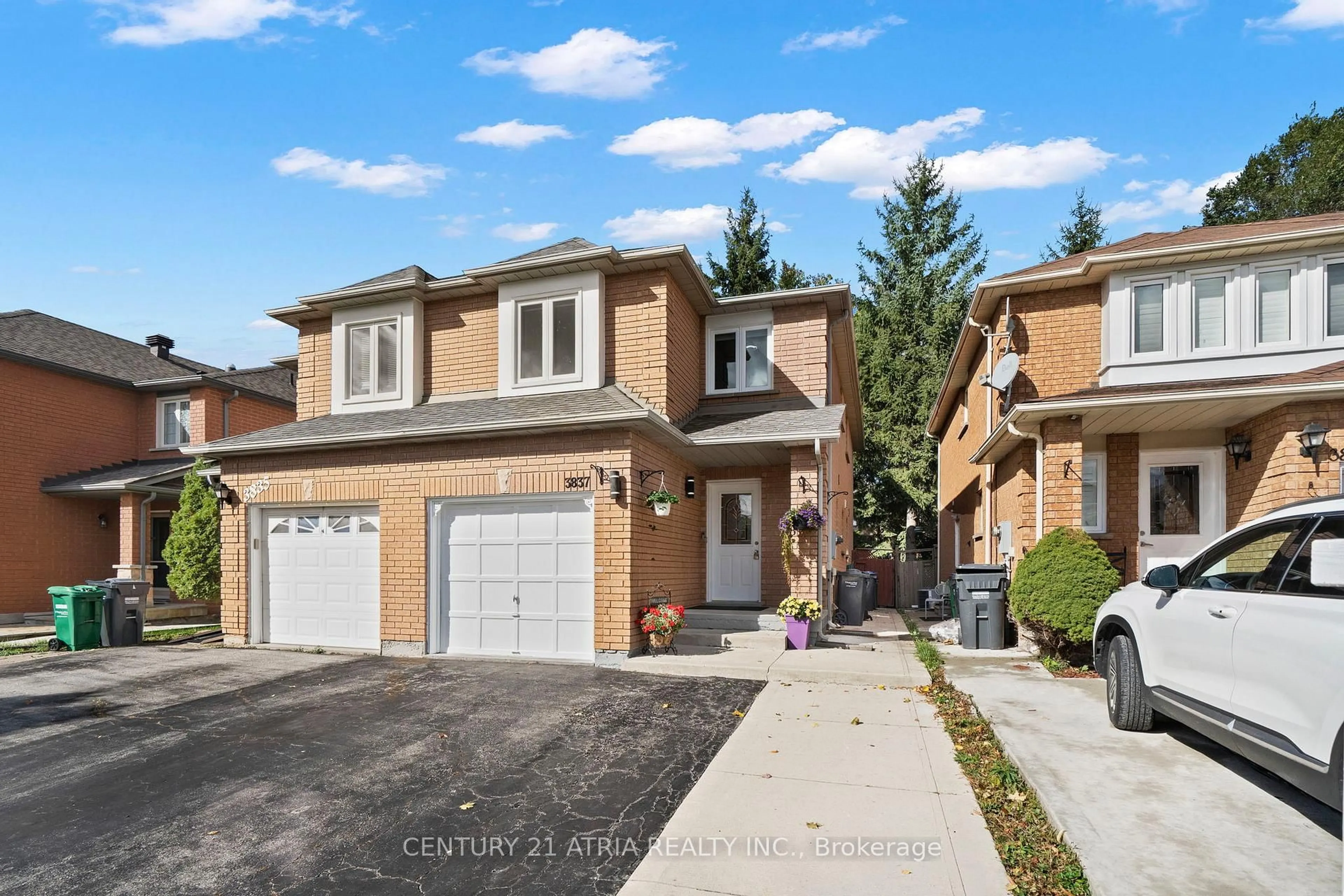 Home with brick exterior material, street for 3837 Densbury Dr, Mississauga Ontario L5N 6Z3