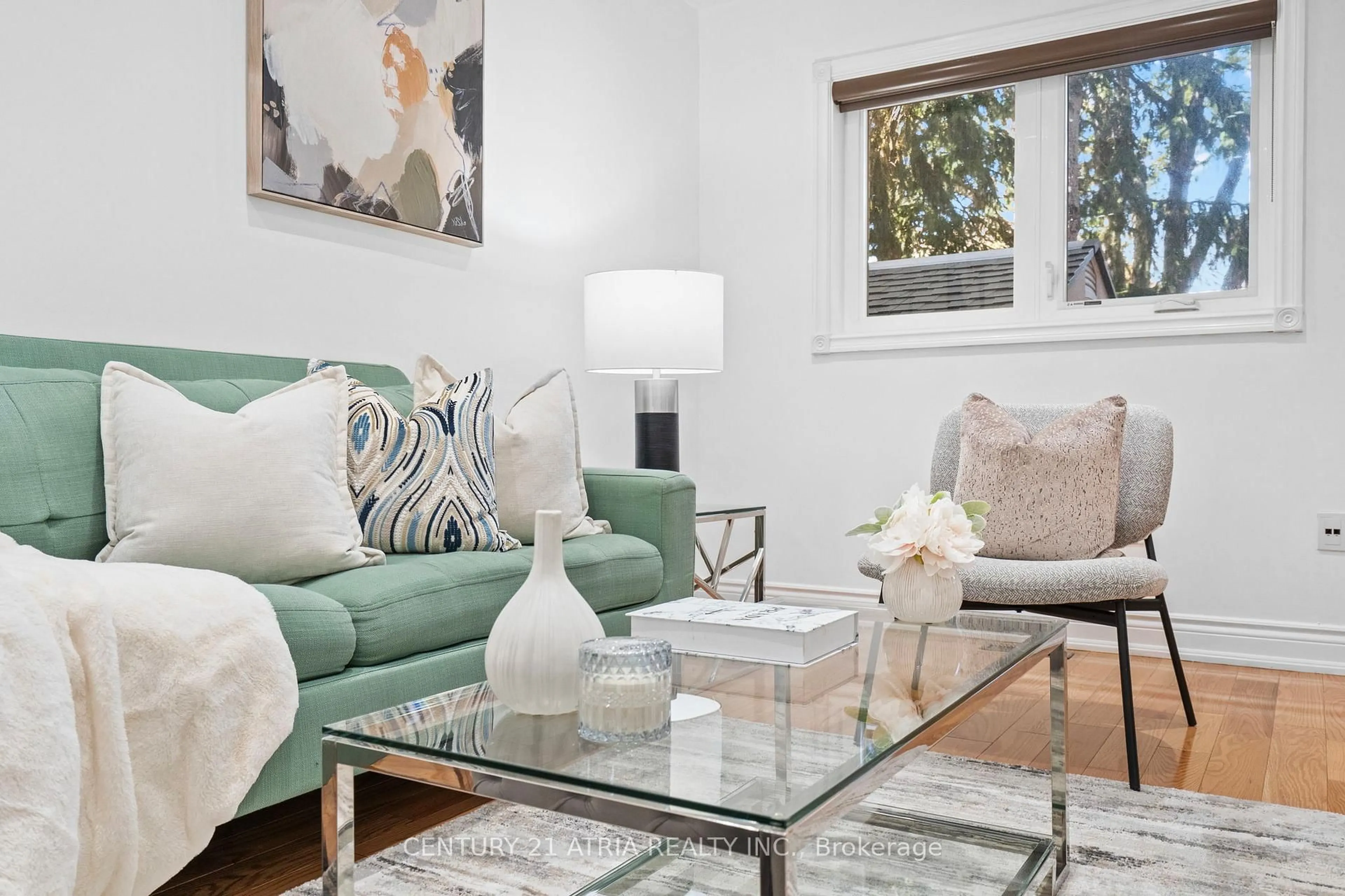 Living room with furniture, unknown for 3837 Densbury Dr, Mississauga Ontario L5N 6Z3