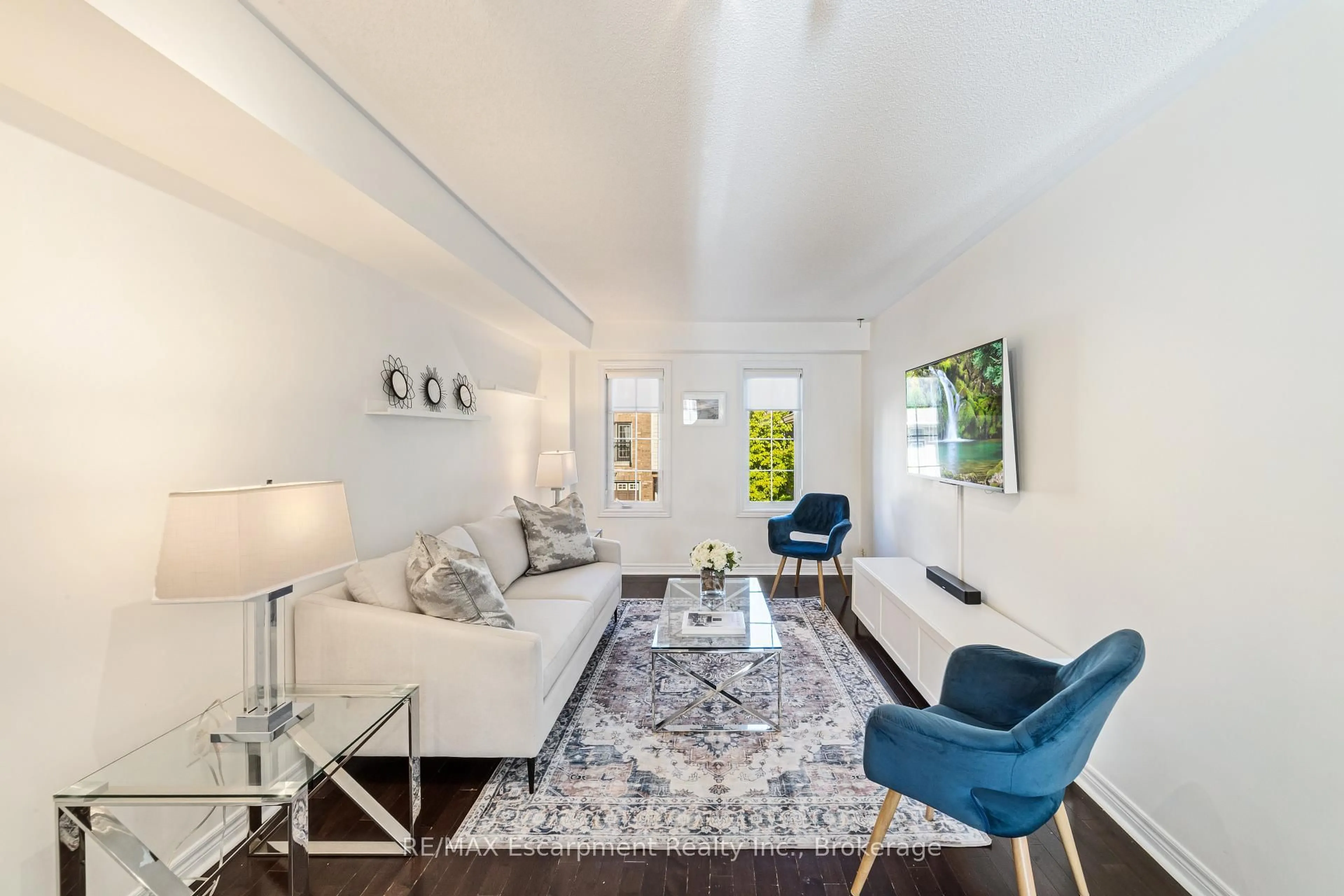 Living room with furniture, unknown for 2186 Fiddlers Way #34, Oakville Ontario L6M 0L5