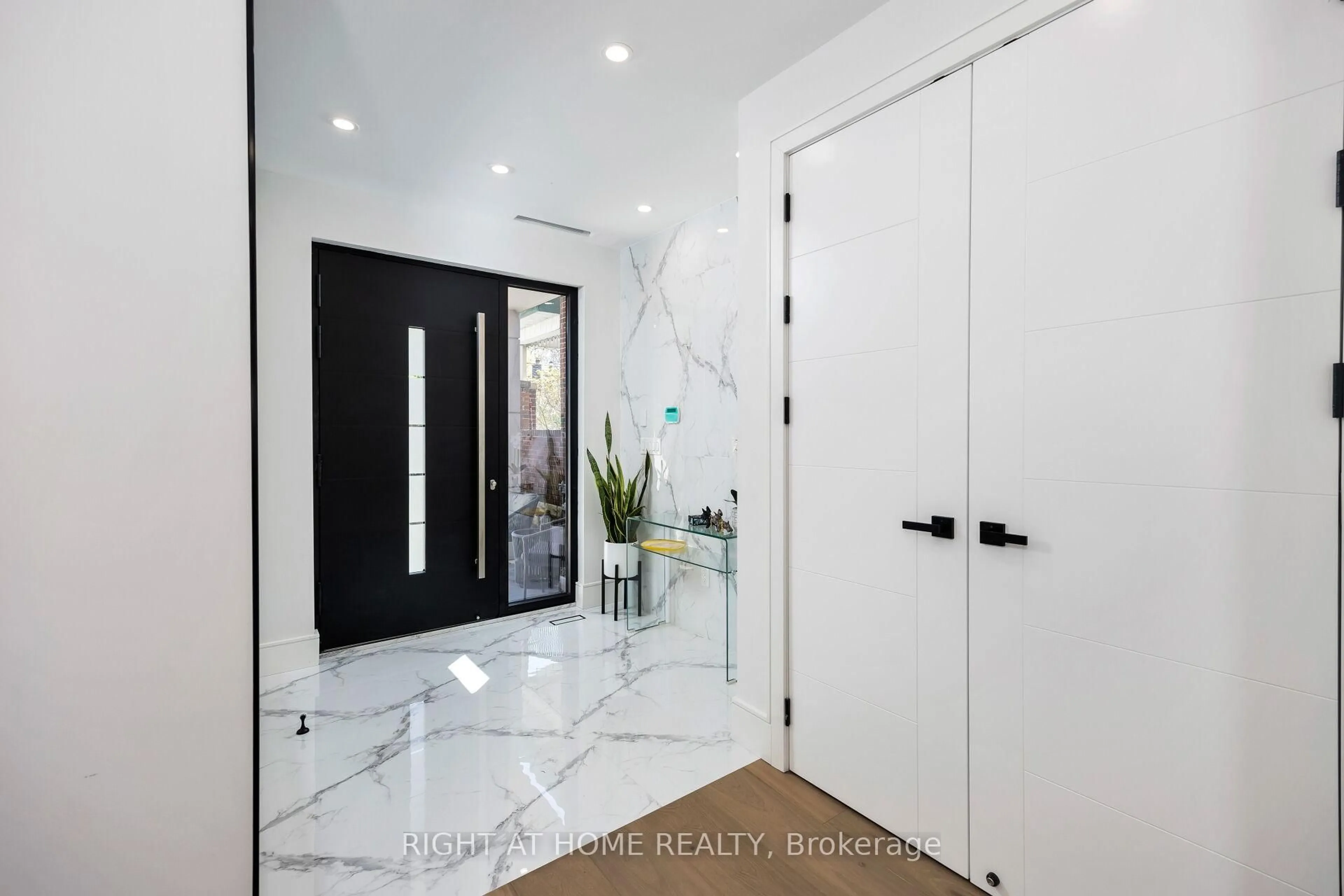 Indoor entryway for 40 Sixth St, Toronto Ontario M8V 3A2