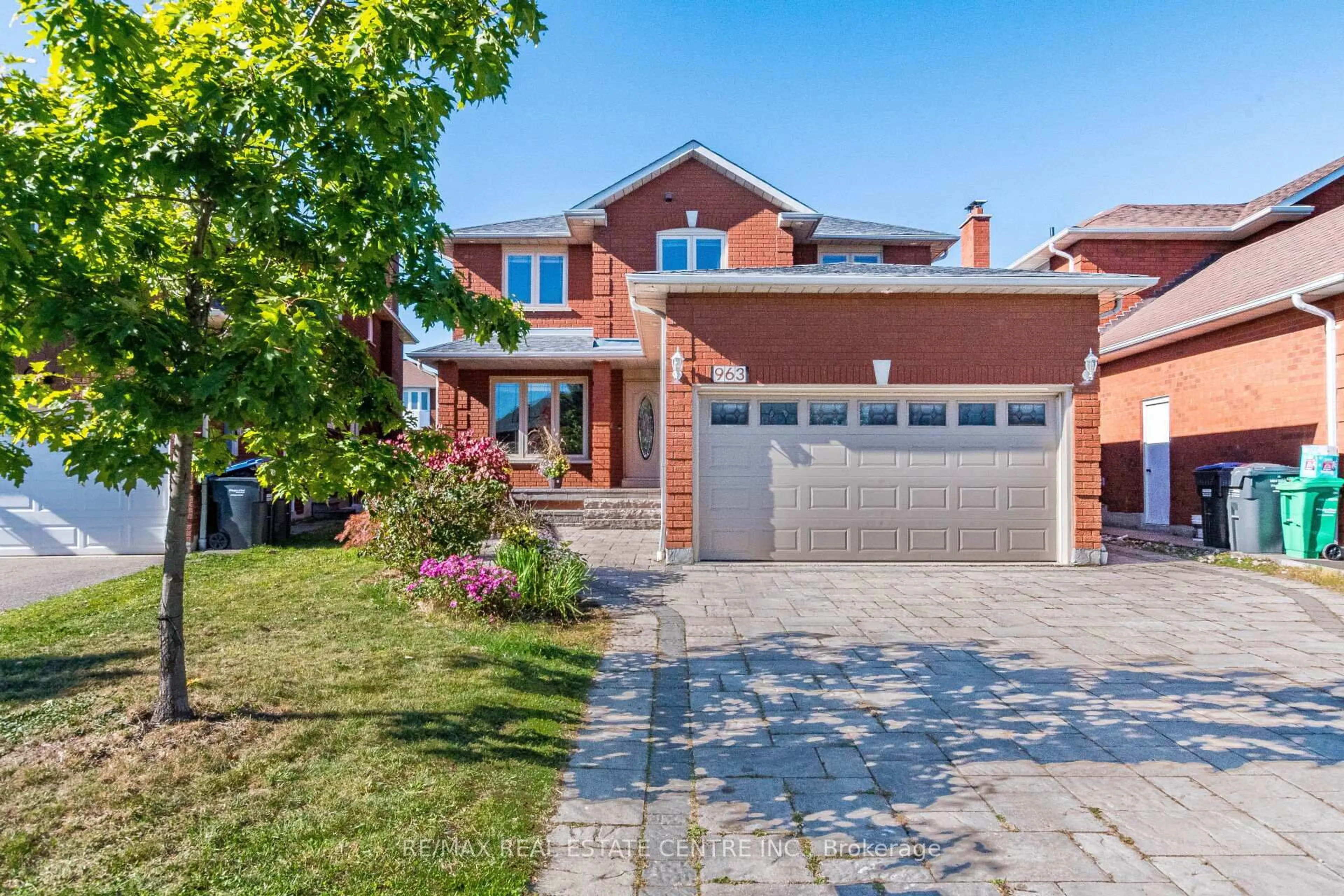 Home with brick exterior material, street for 963 Summerbreeze Crt, Mississauga Ontario L5V 1C9