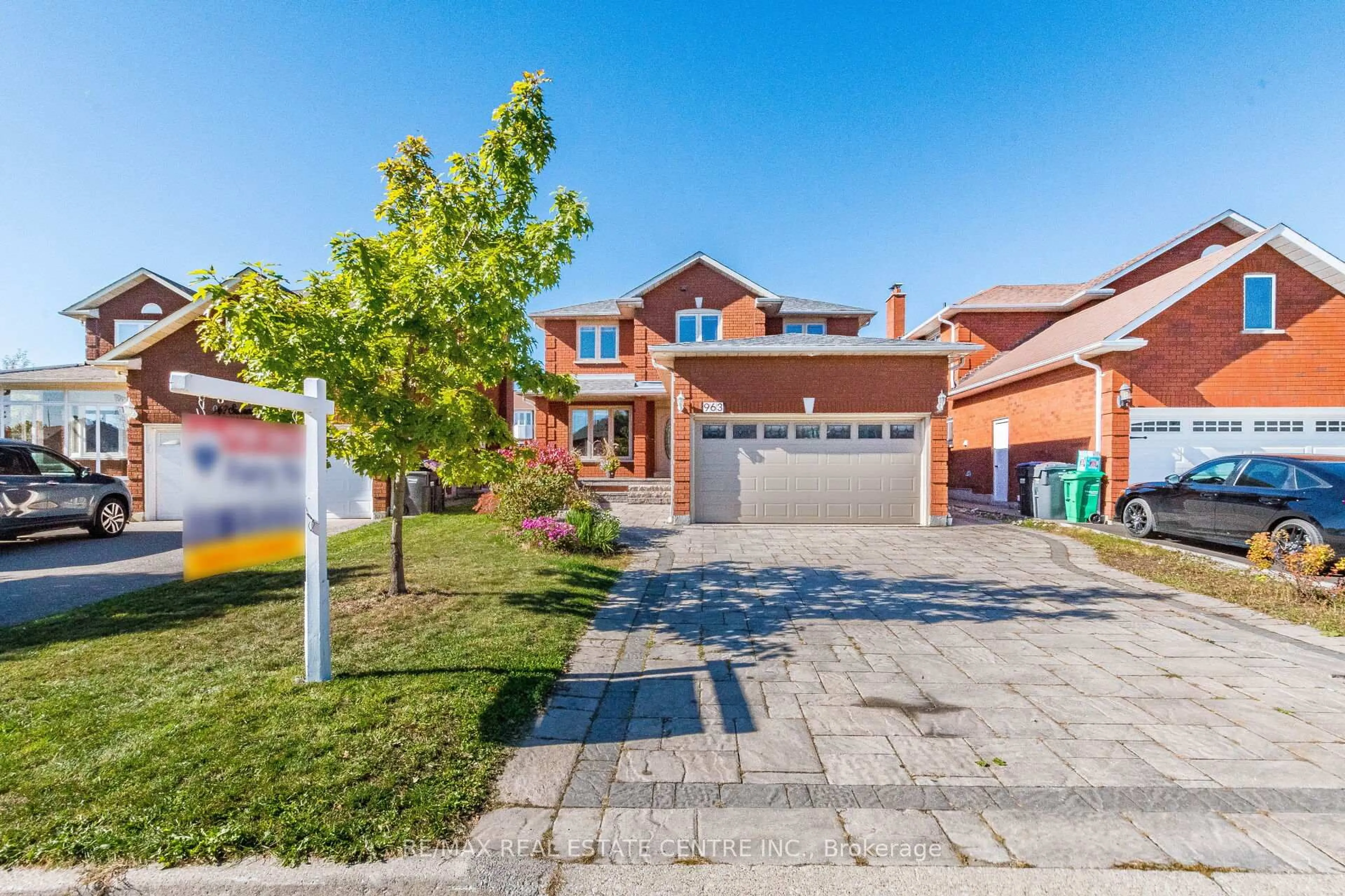 Home with brick exterior material, street for 963 Summerbreeze Crt, Mississauga Ontario L5V 1C9