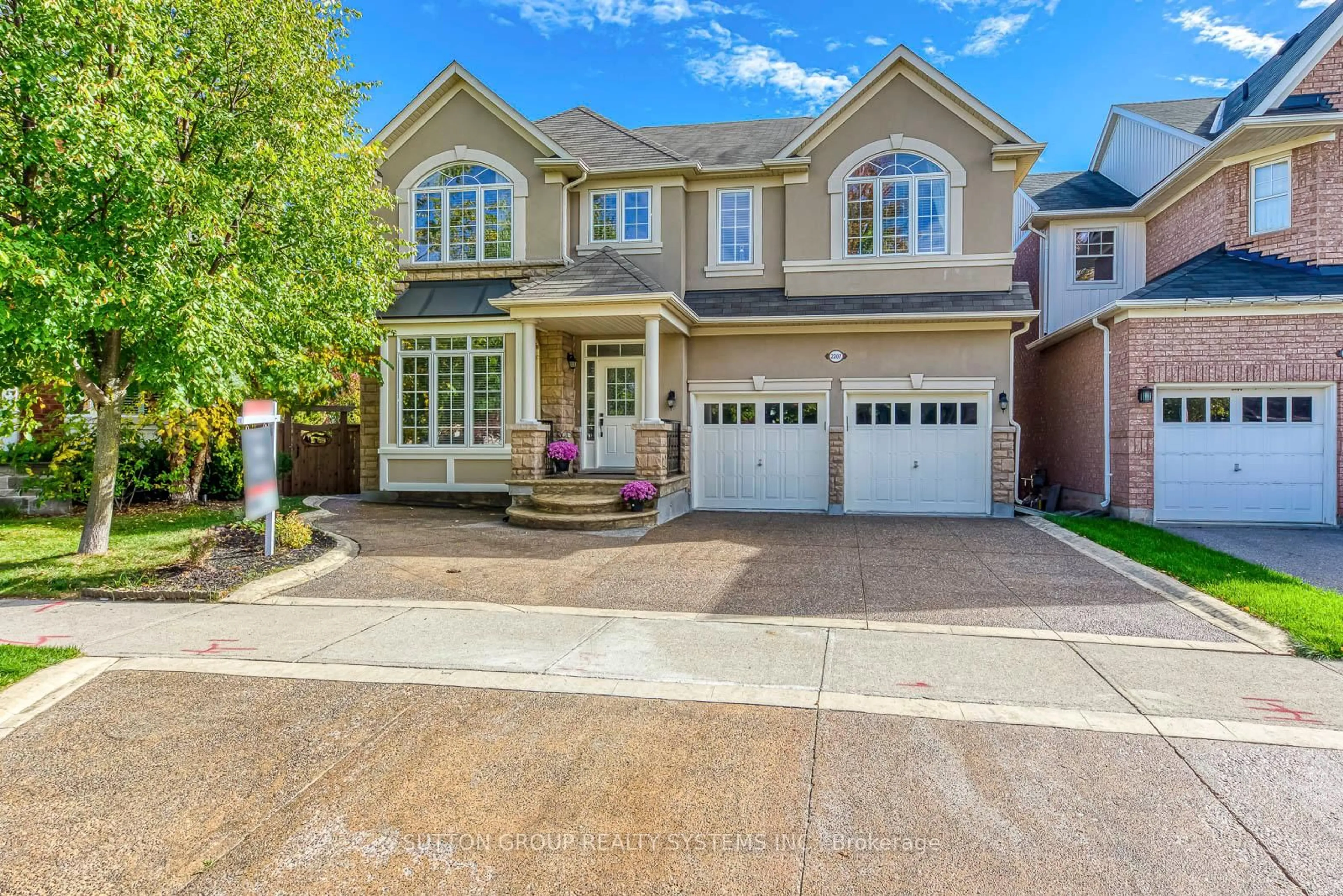 Home with brick exterior material, street for 2207 Kwinter Rd, Oakville Ontario L6M 0G1