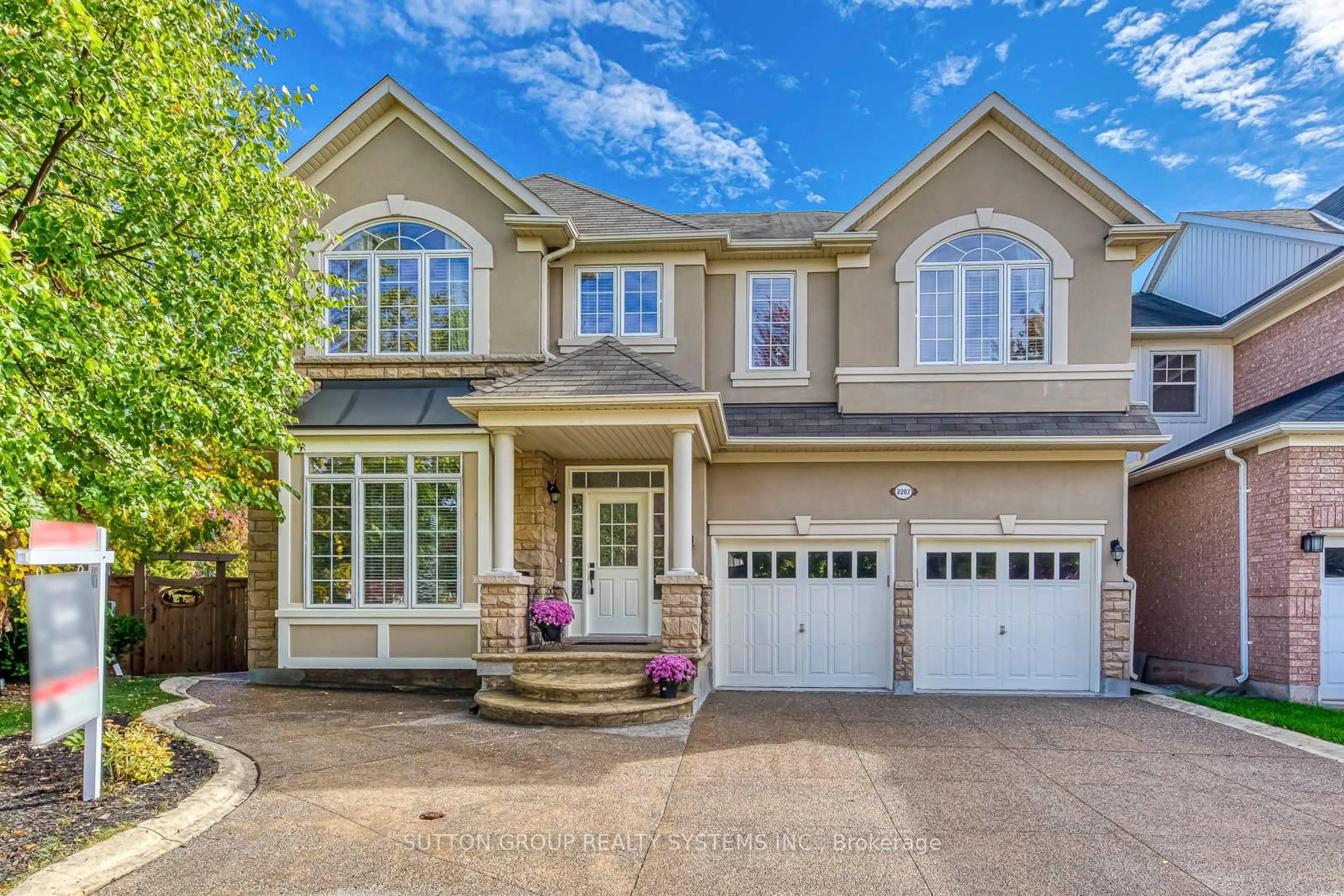 Home with brick exterior material, street for 2207 Kwinter Rd, Oakville Ontario L6M 0G1