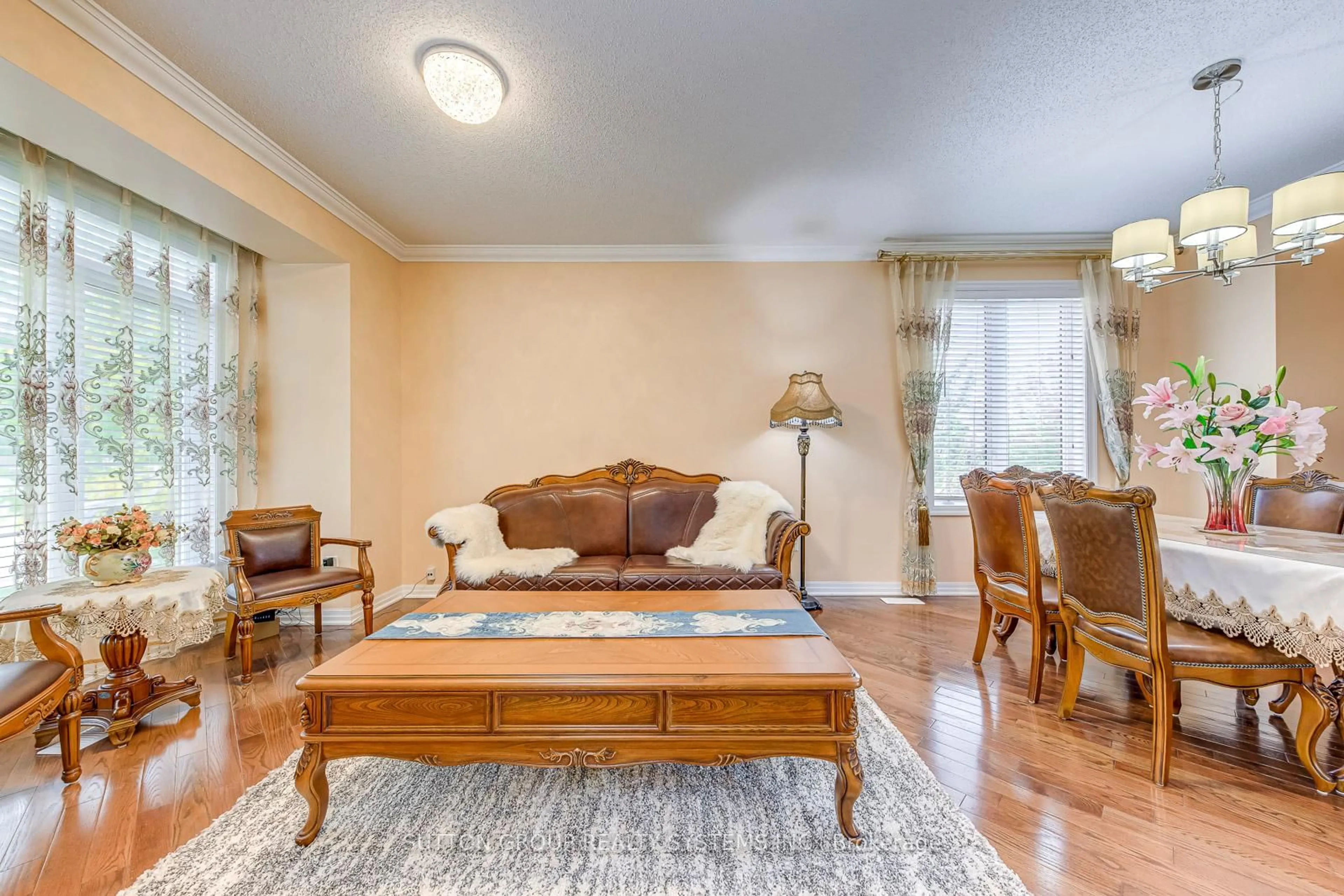 Living room with furniture, unknown for 2207 Kwinter Rd, Oakville Ontario L6M 0G1
