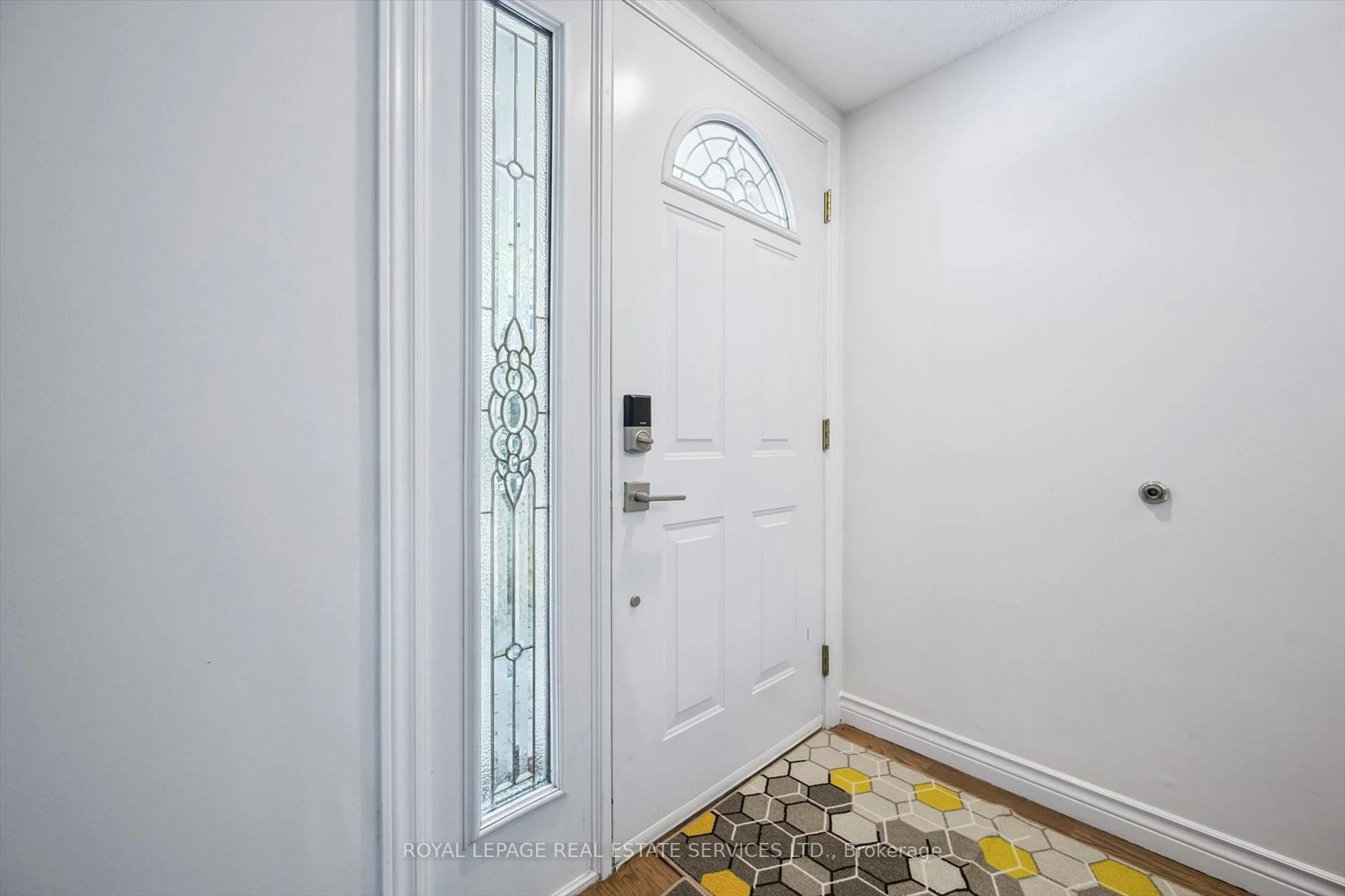 Indoor entryway for 915 Inverhouse Dr #24, Mississauga Ontario L5J 4B2