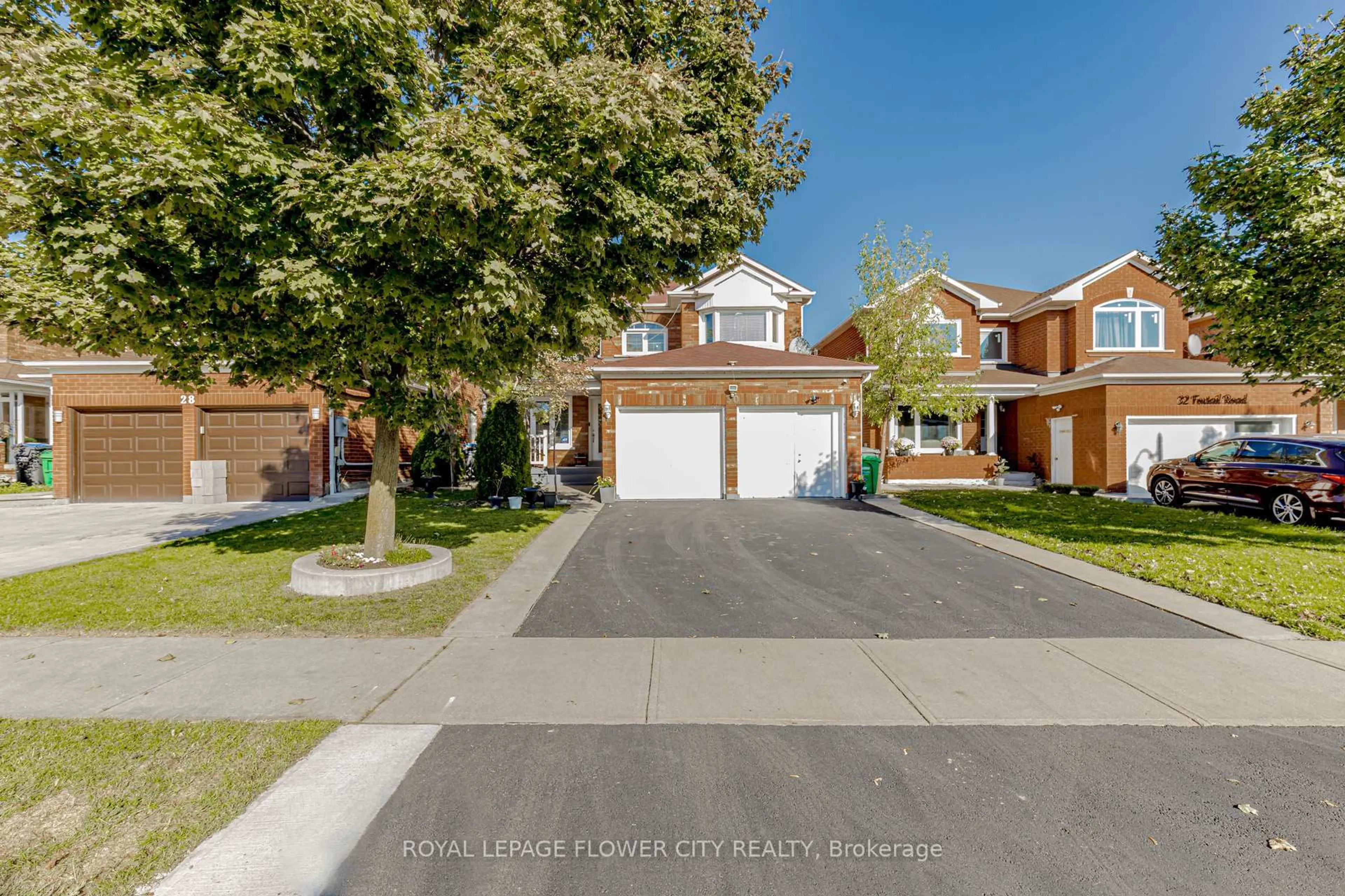 A pic from outside/outdoor area/front of a property/back of a property/a pic from drone, street for 30 Foxtail Rd, Brampton Ontario L6R 1E2