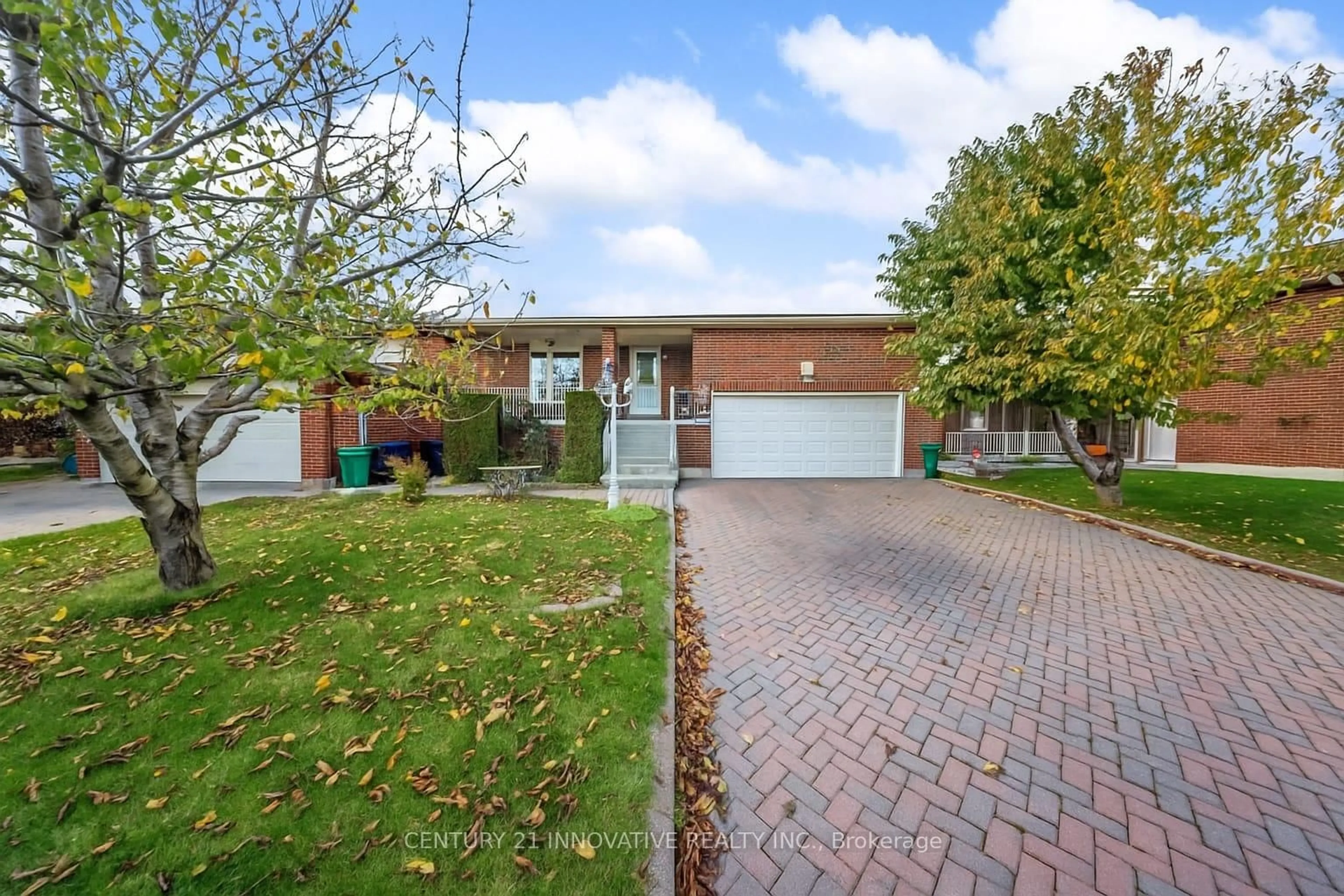 Home with brick exterior material, street for 816 Willowbank Tr, Mississauga Ontario L4W 3M2