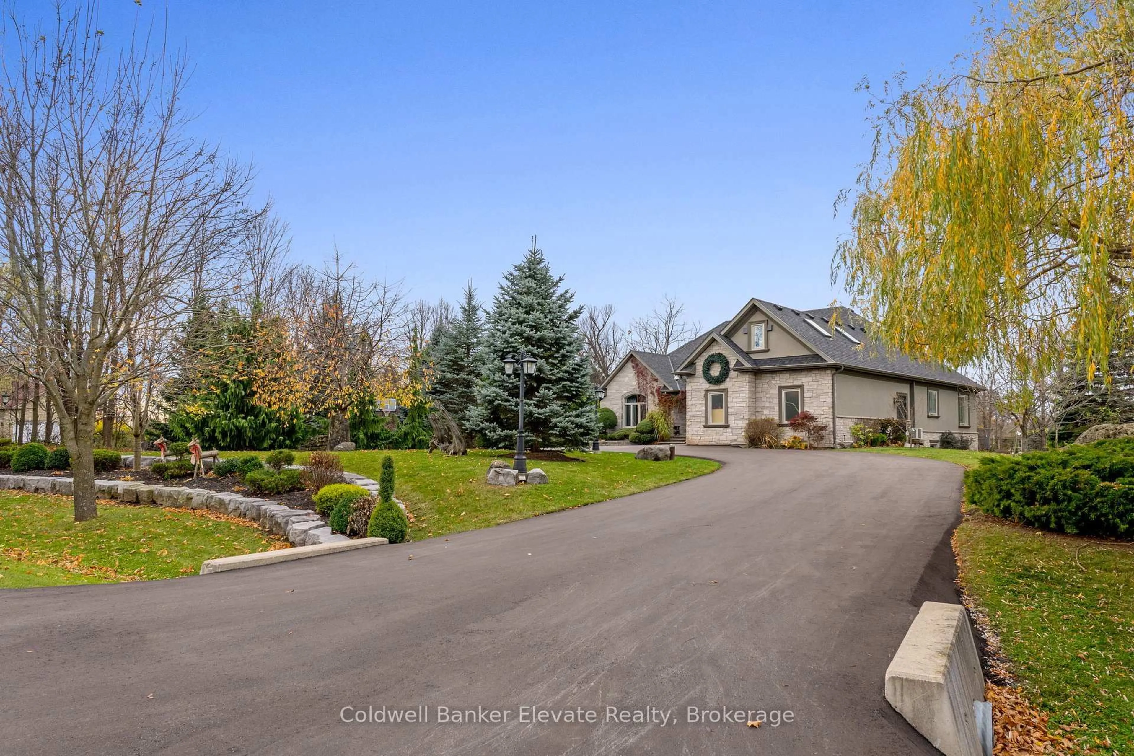 A pic from outside/outdoor area/front of a property/back of a property/a pic from drone, street for 4 Abbitt Cres, Halton Hills Ontario L7A 1A6