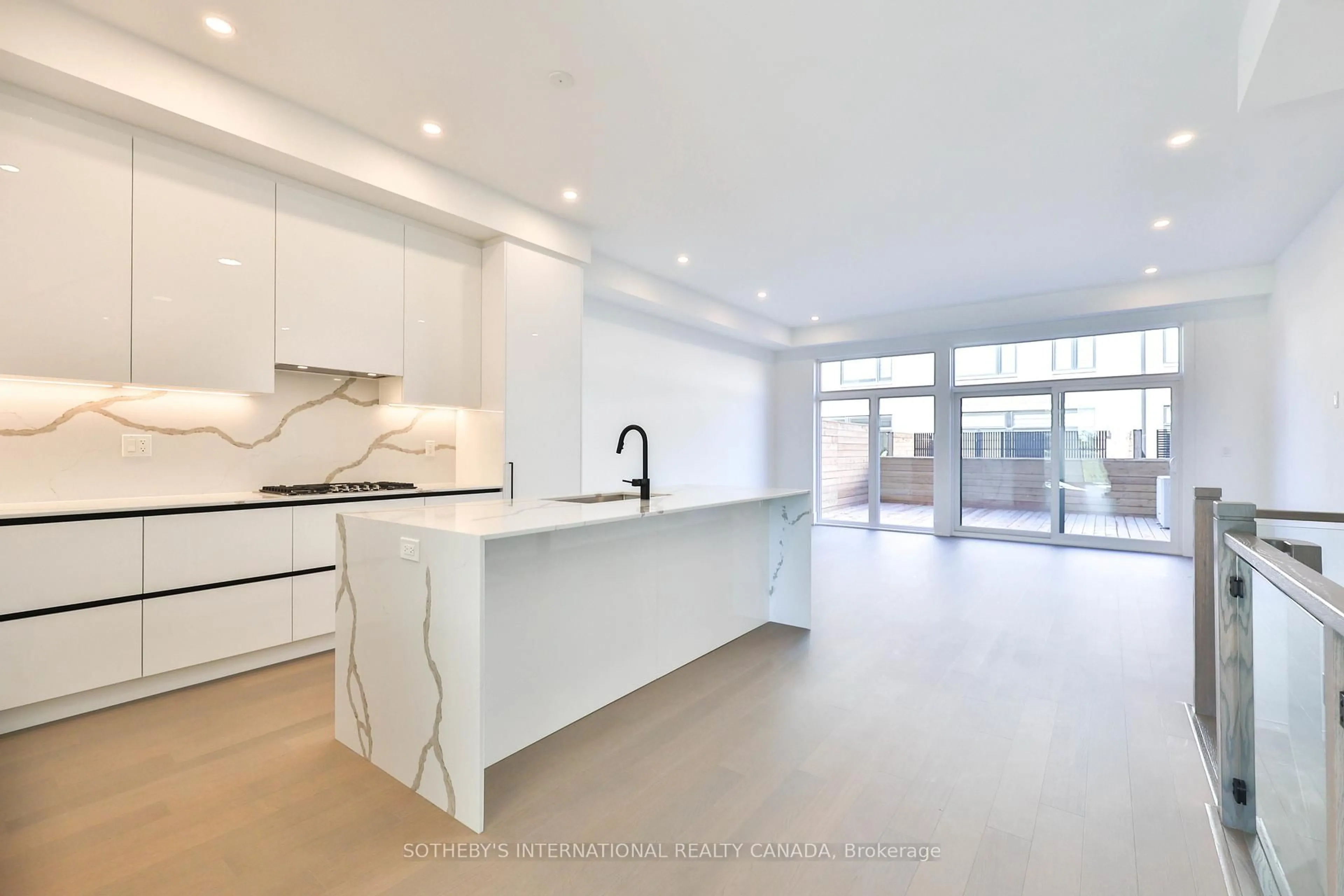 Open concept kitchen, ceramic/tile floor for 60 Lou Parsons Way Dr #TH 85, Mississauga Ontario L5H 0B2